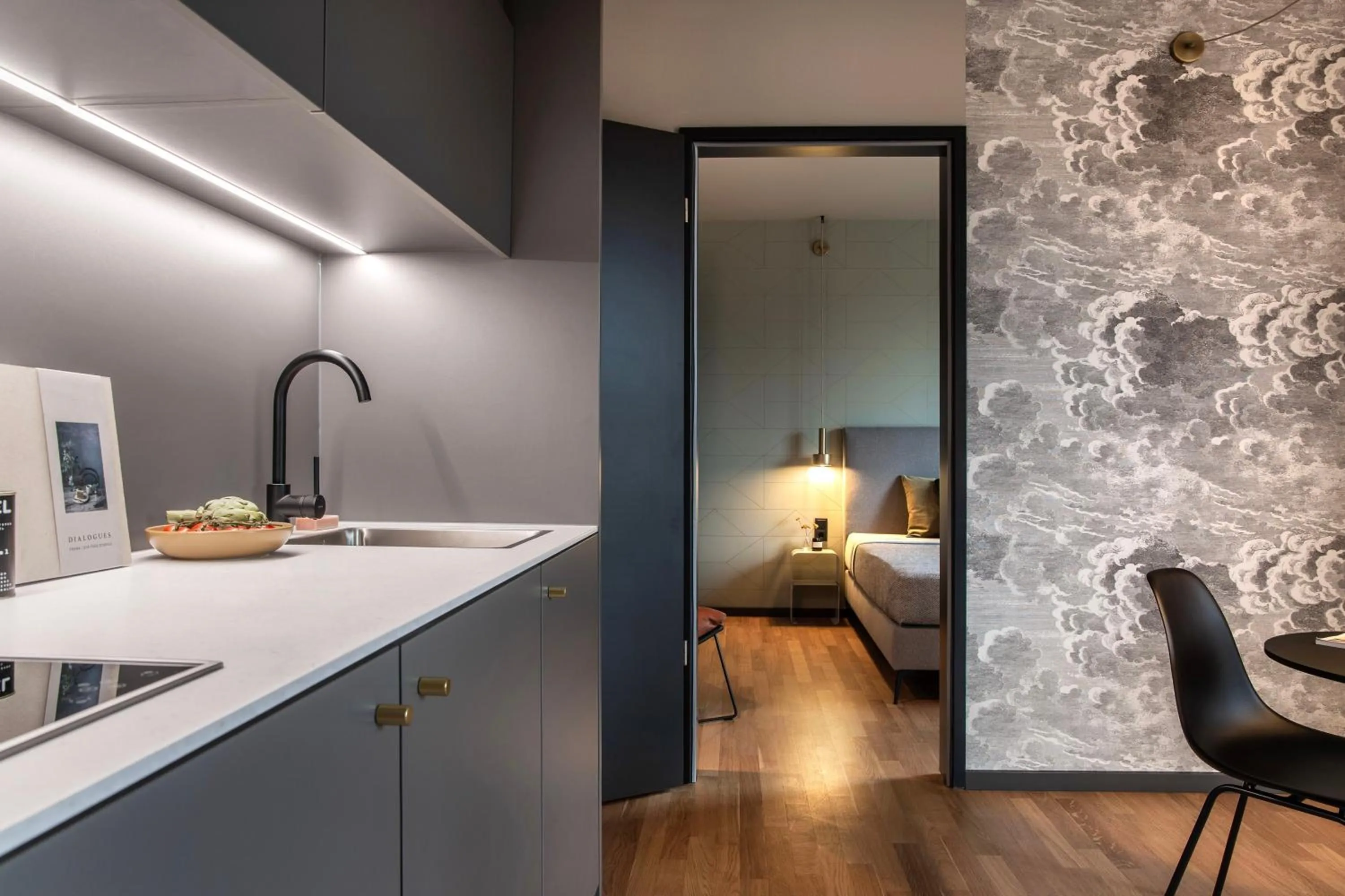 Kitchen or kitchenette, Bed in ipartment Berlin Airport