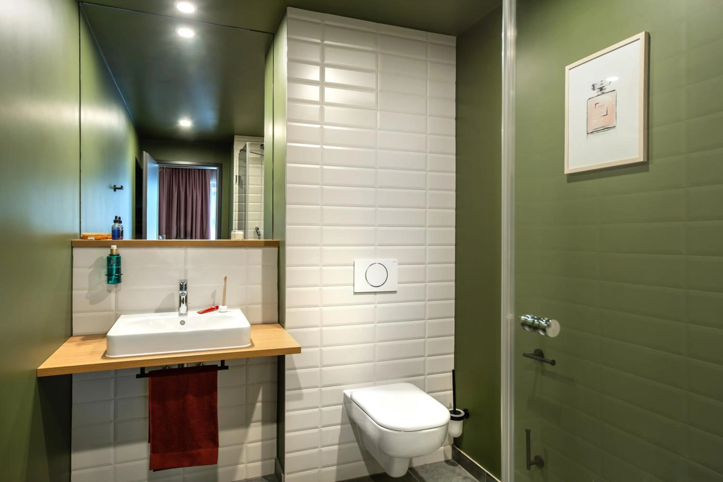 Bathroom in ipartment Berlin Airport