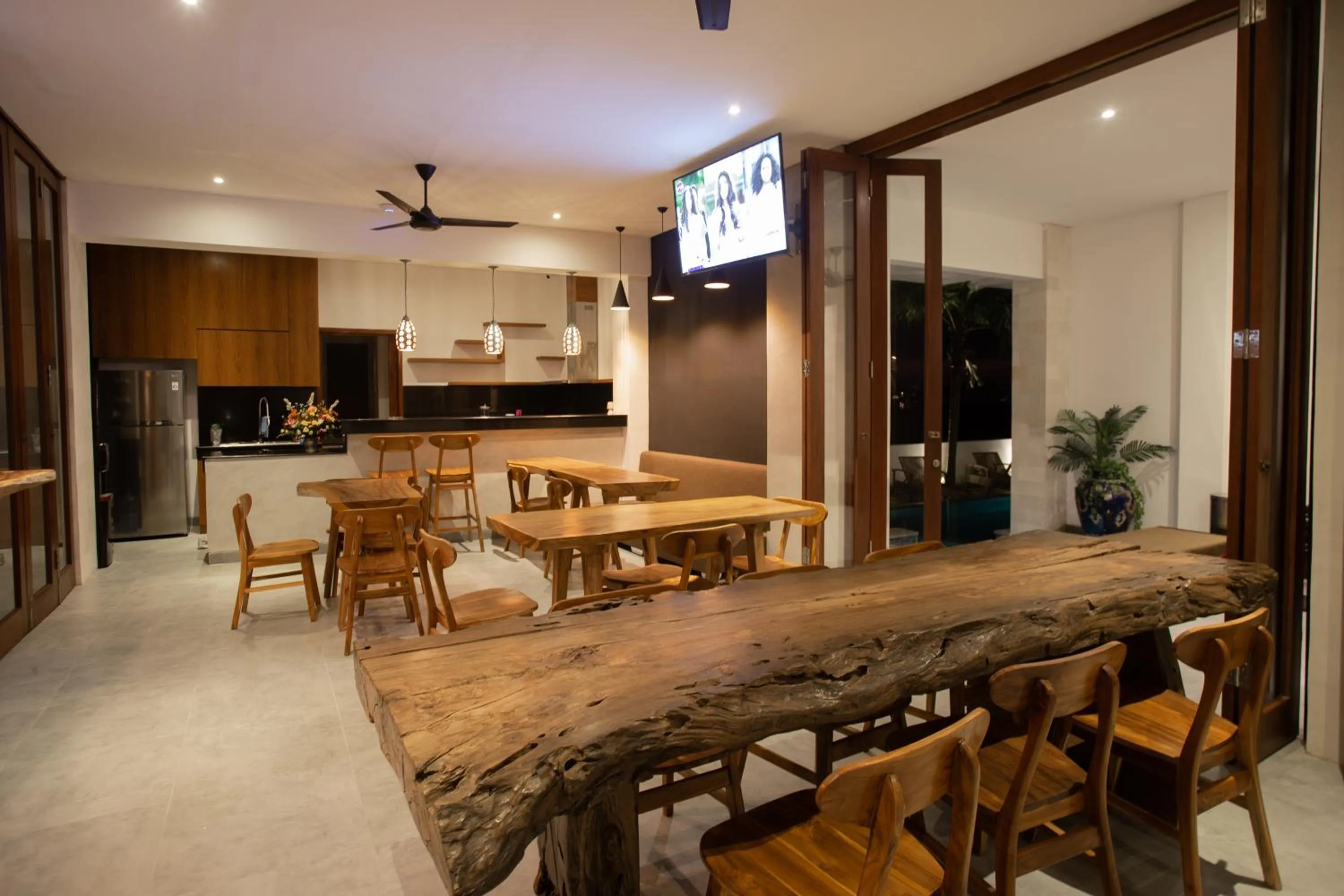 Communal lounge/ TV room in The Kd Suites & Coffee Shop