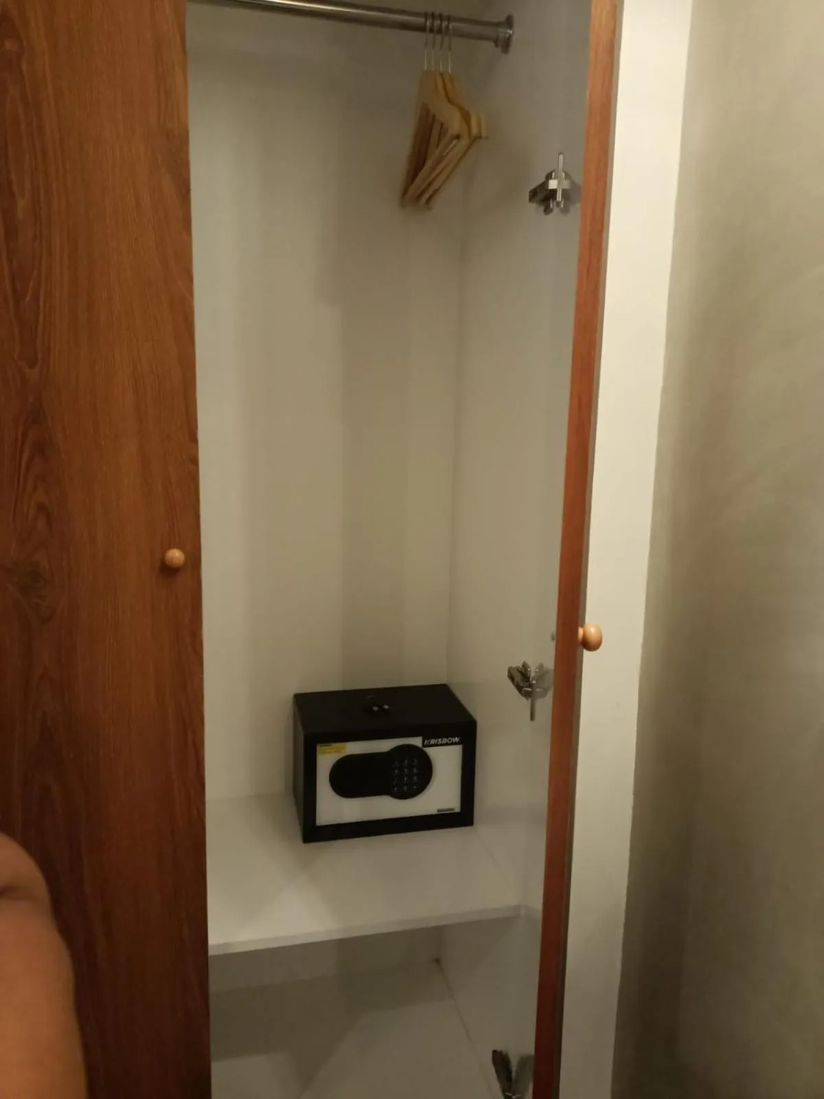 safe in The Kd Suites & Coffee Shop