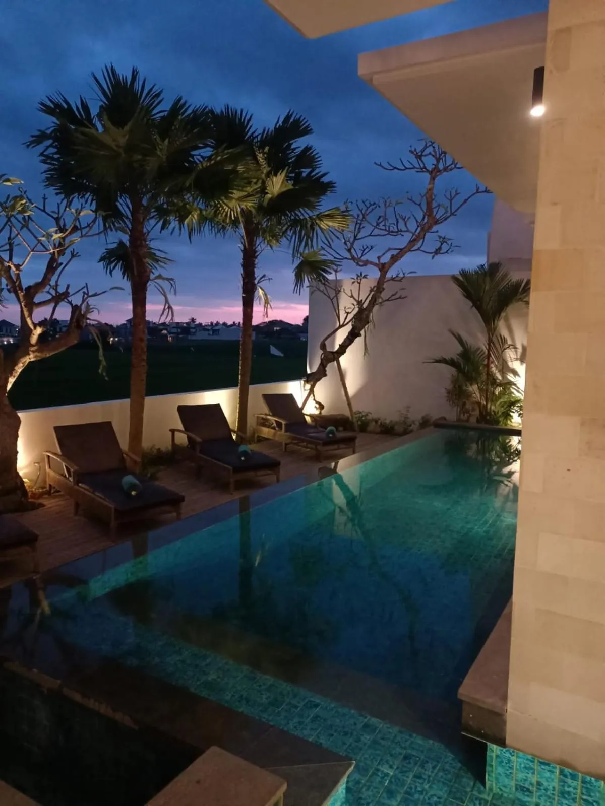 Night in The Kd Suites & Coffee Shop