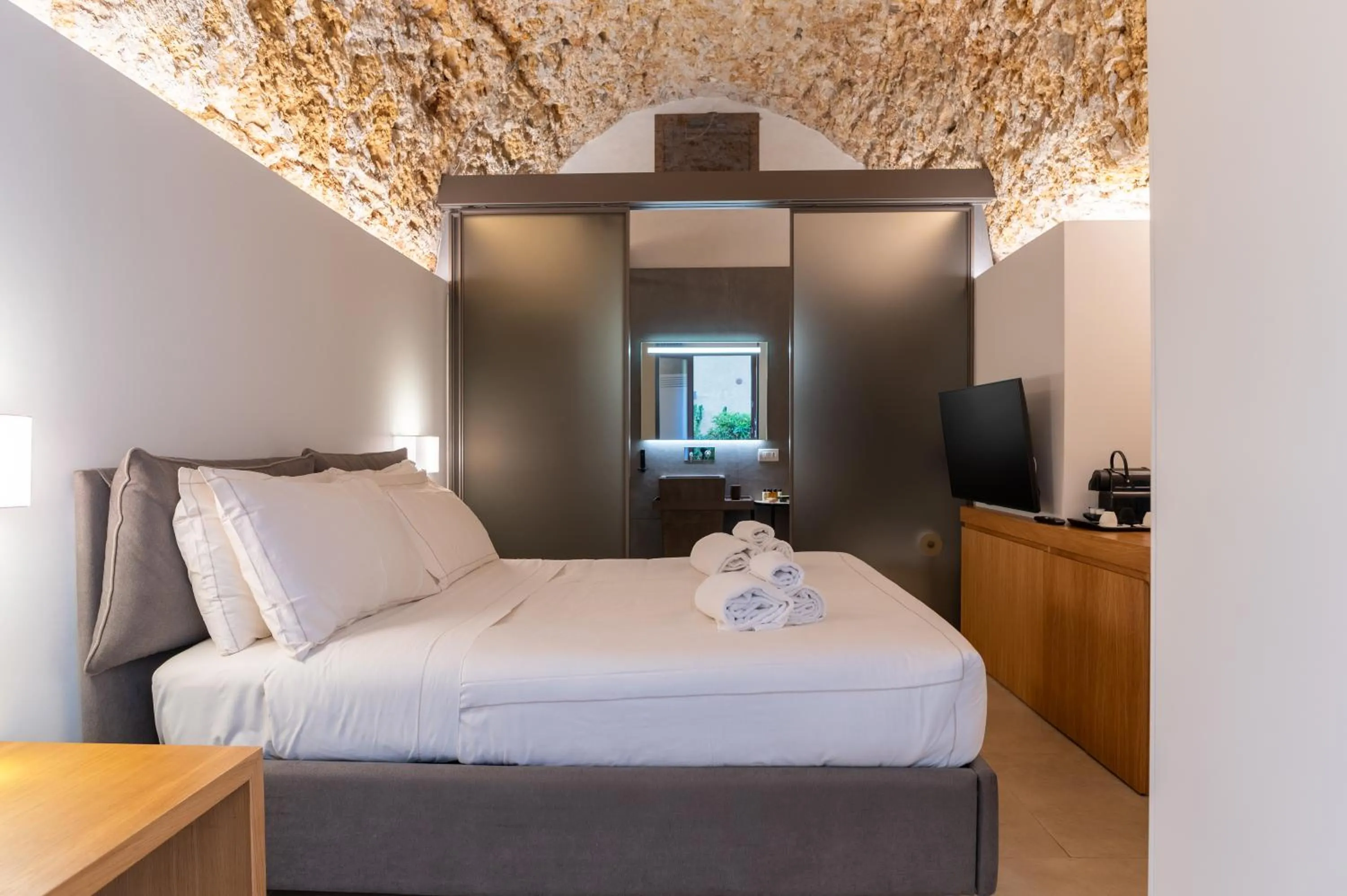 Bed in Bastione Spasimo Boutique Hotel