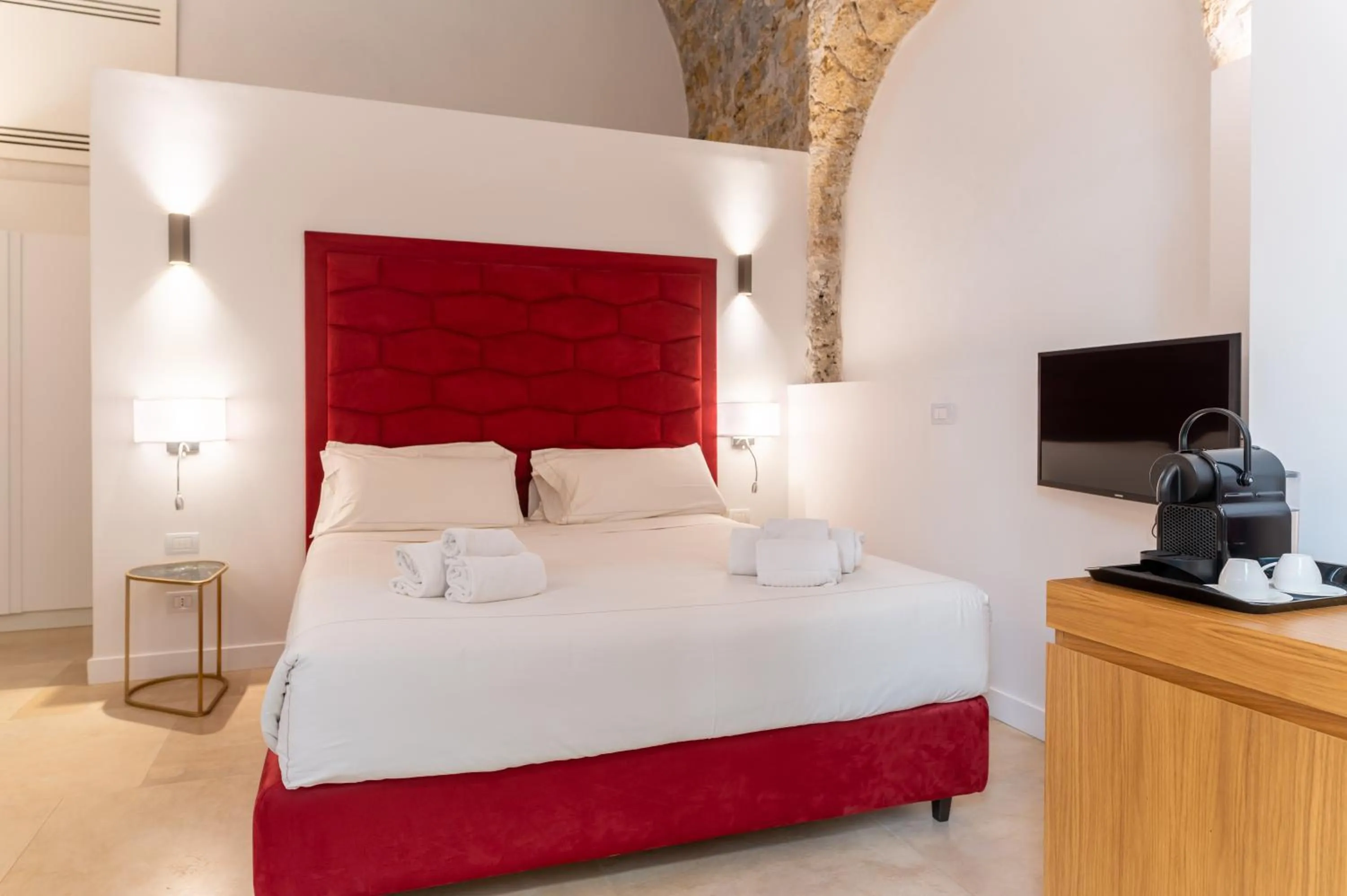 Bed in Bastione Spasimo Boutique Hotel