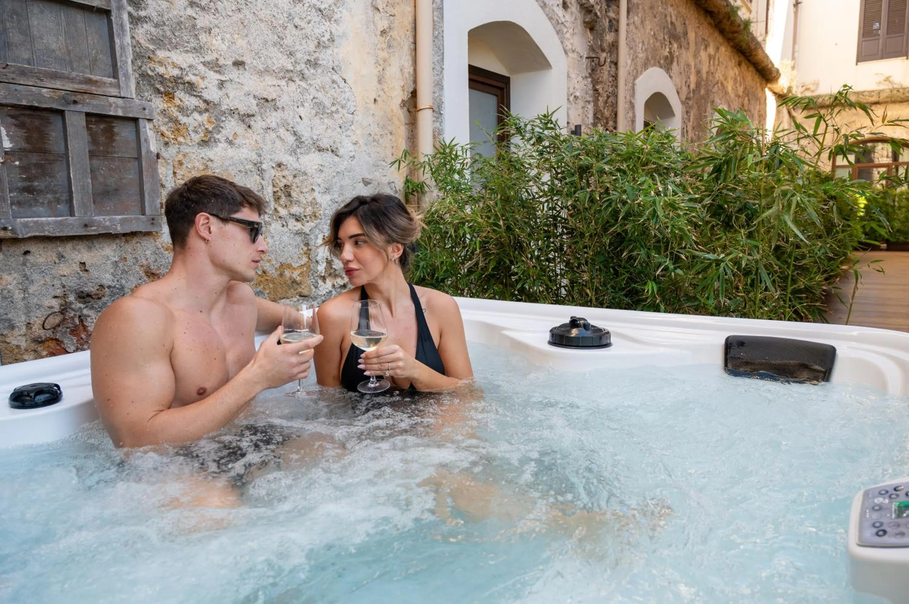 Hot Tub in Bastione Spasimo Boutique Hotel
