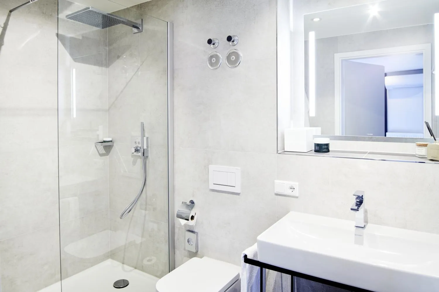 Shower in Design- und Kunsthotel München