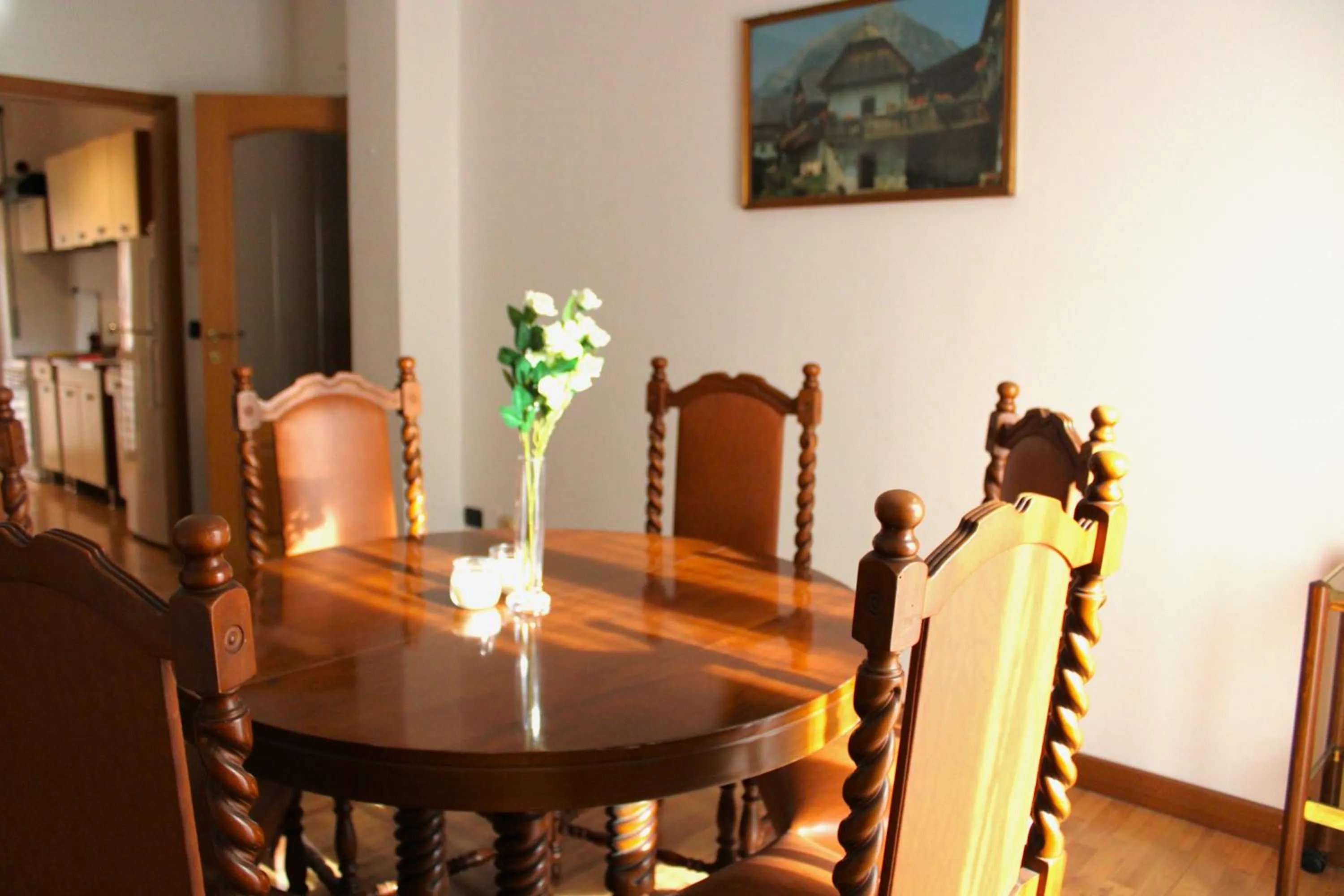 Dining area in Mikasa Balduina Roma