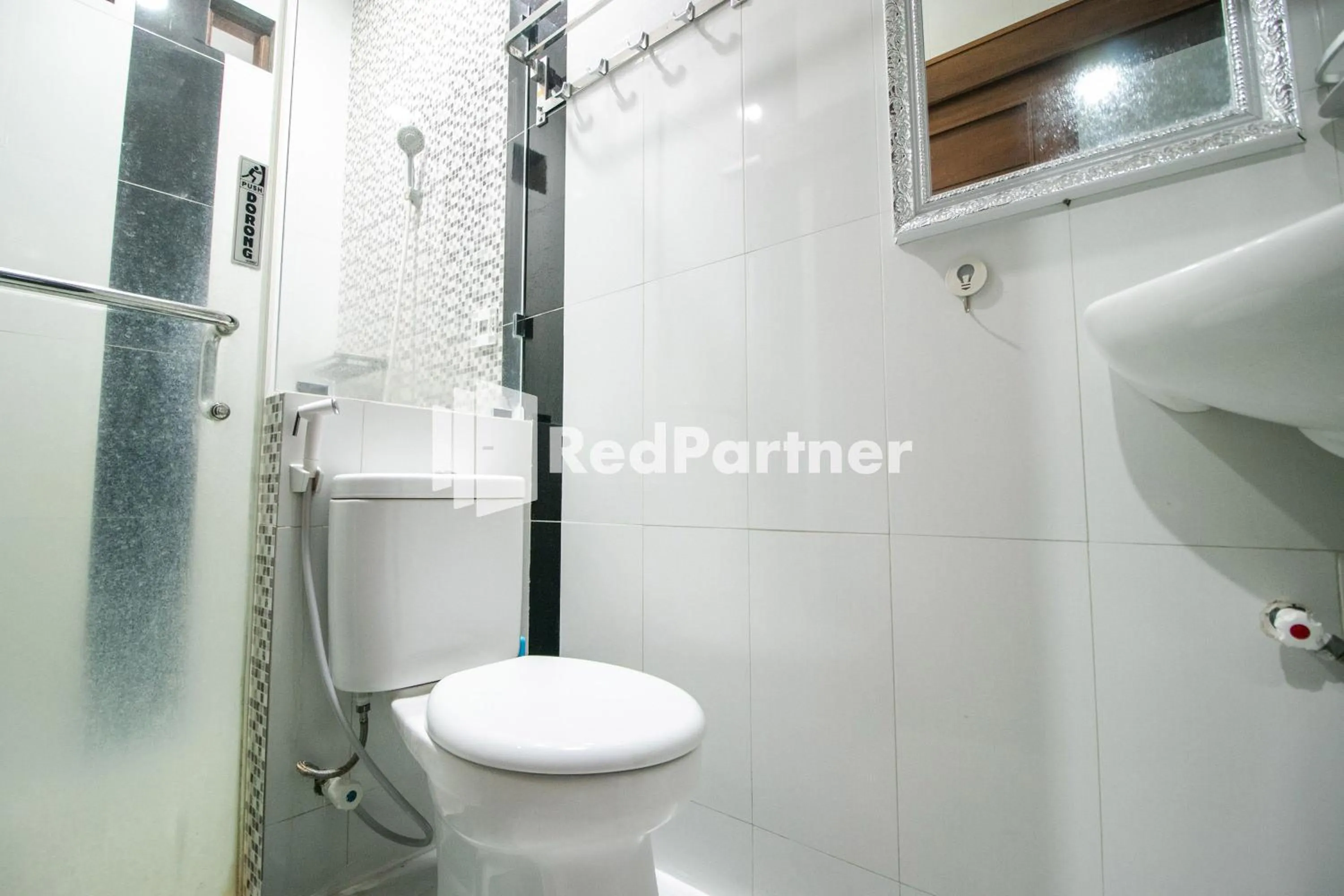 Bathroom in Kedyla Homestay Syariah Patangpuluhan Malioboro Area Yogyakarta RedPartner