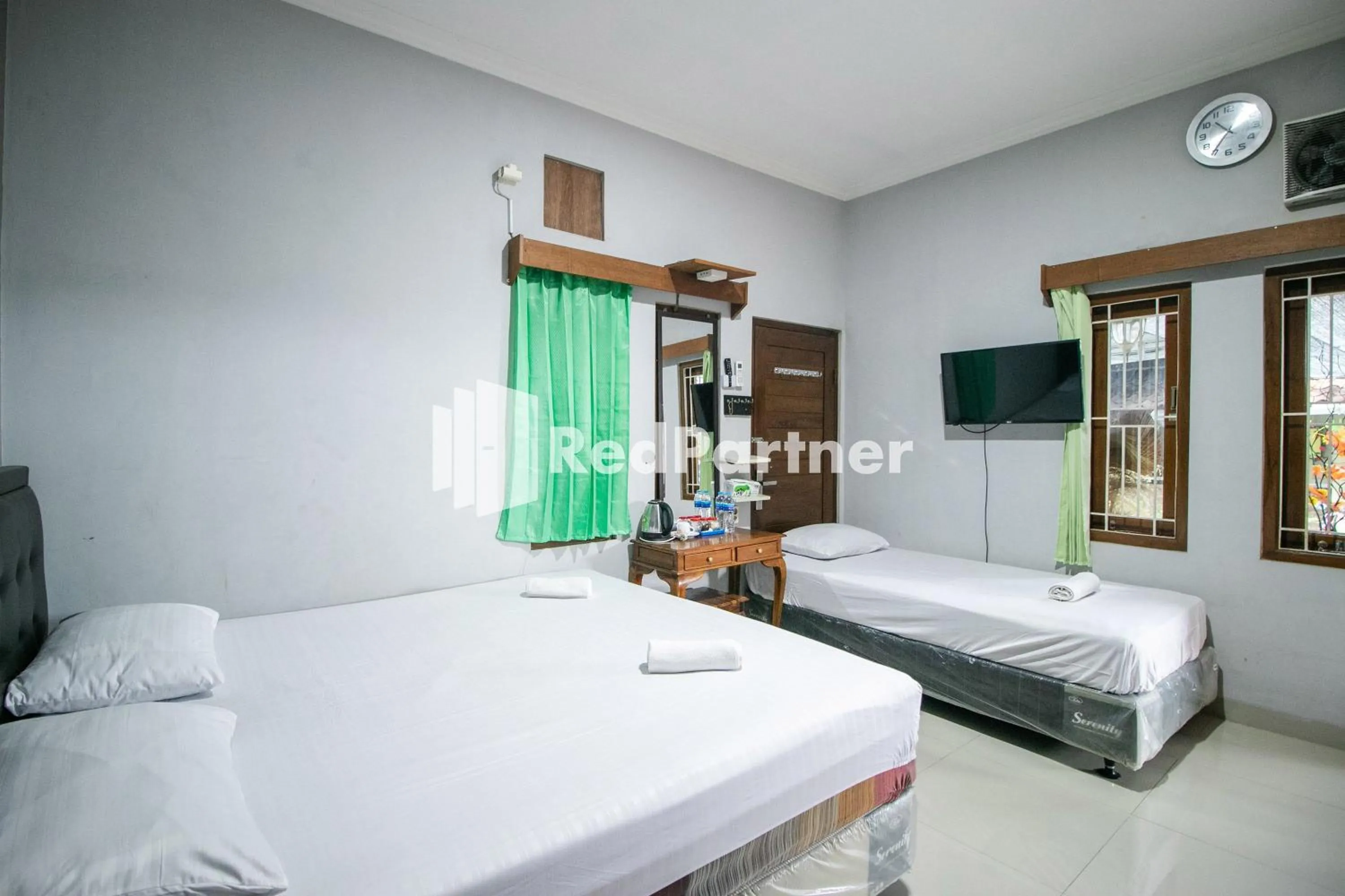 Photo of the whole room, Bed in Kedyla Homestay Syariah Patangpuluhan Malioboro Area Yogyakarta RedPartner