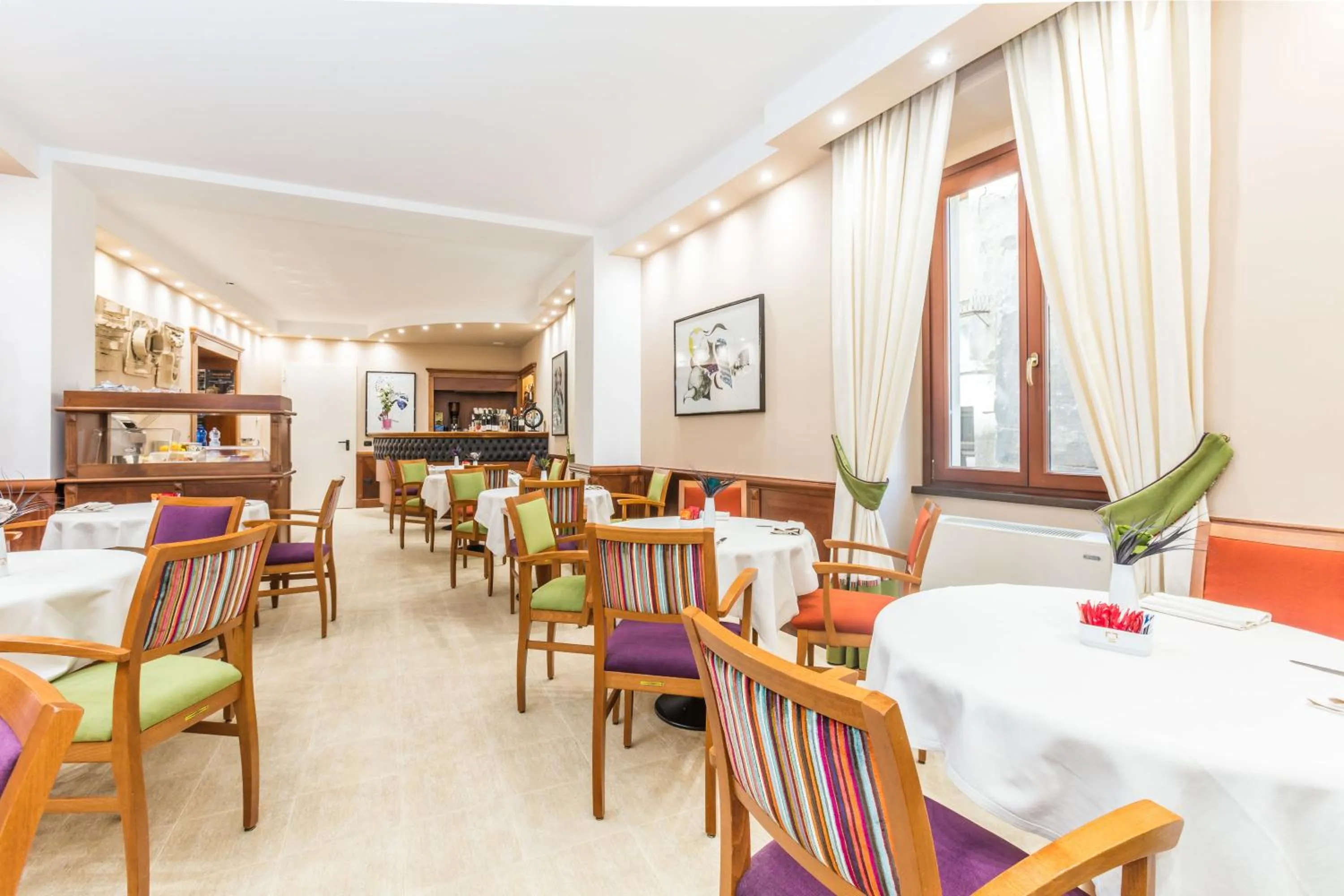 Restaurant/places to eat in Hotel Duomo