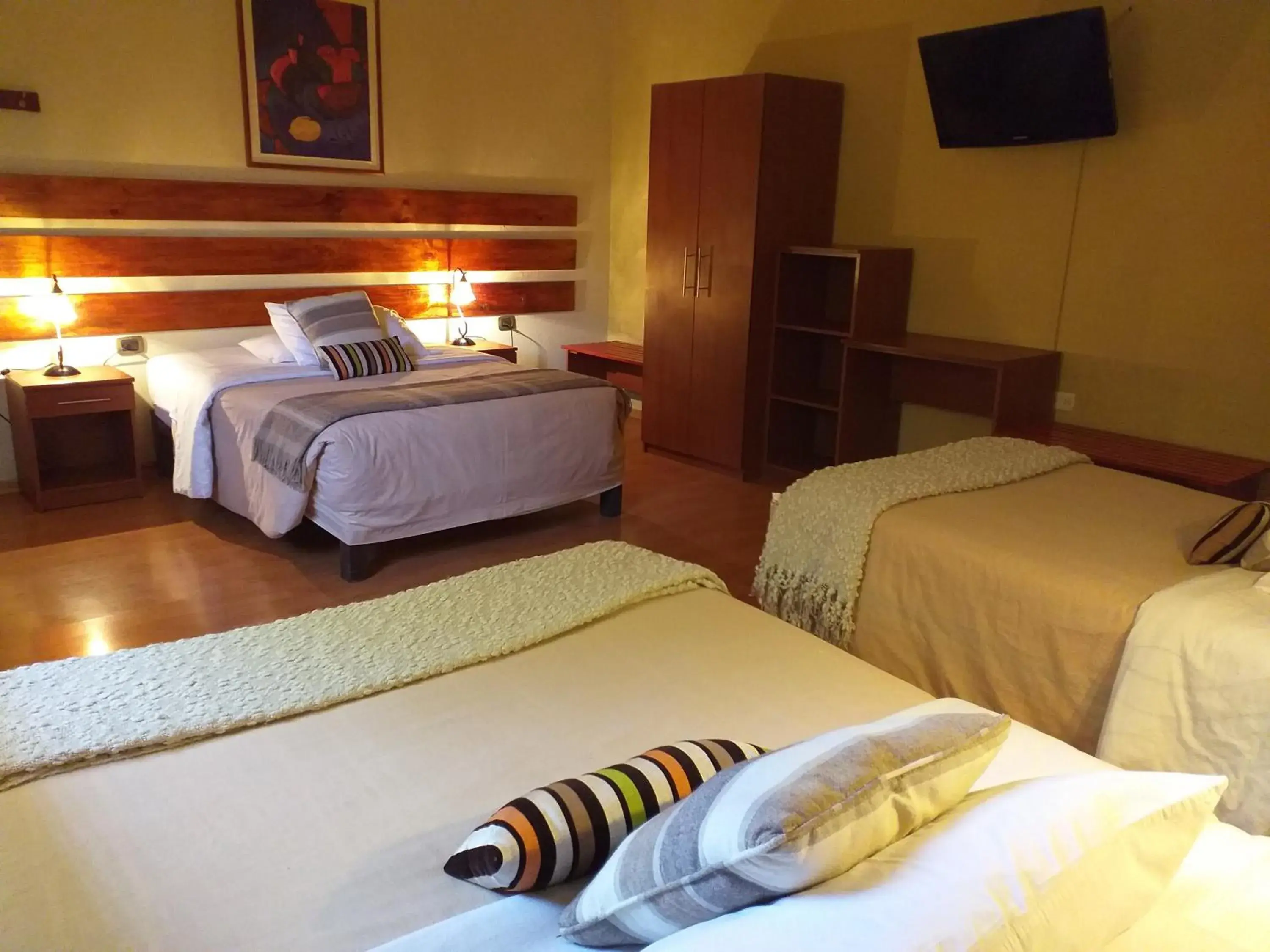 Comfort Triple Room in Casa de Avila Comfort Triple Room in Casa de Avila