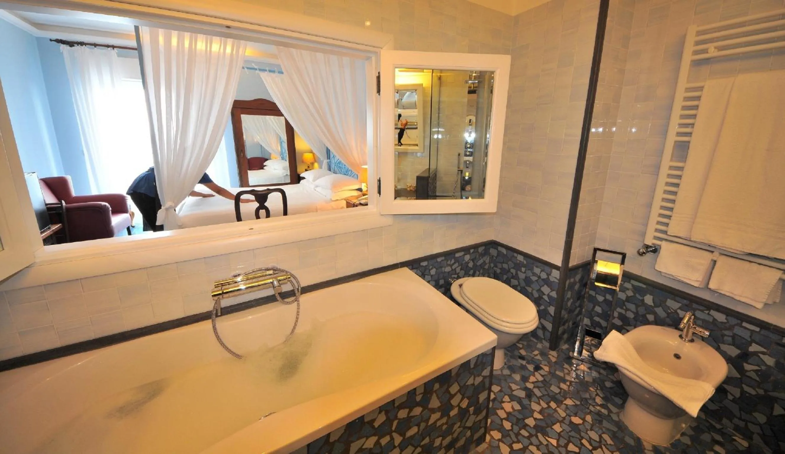 Bathroom, Bed in Hotel Palladio