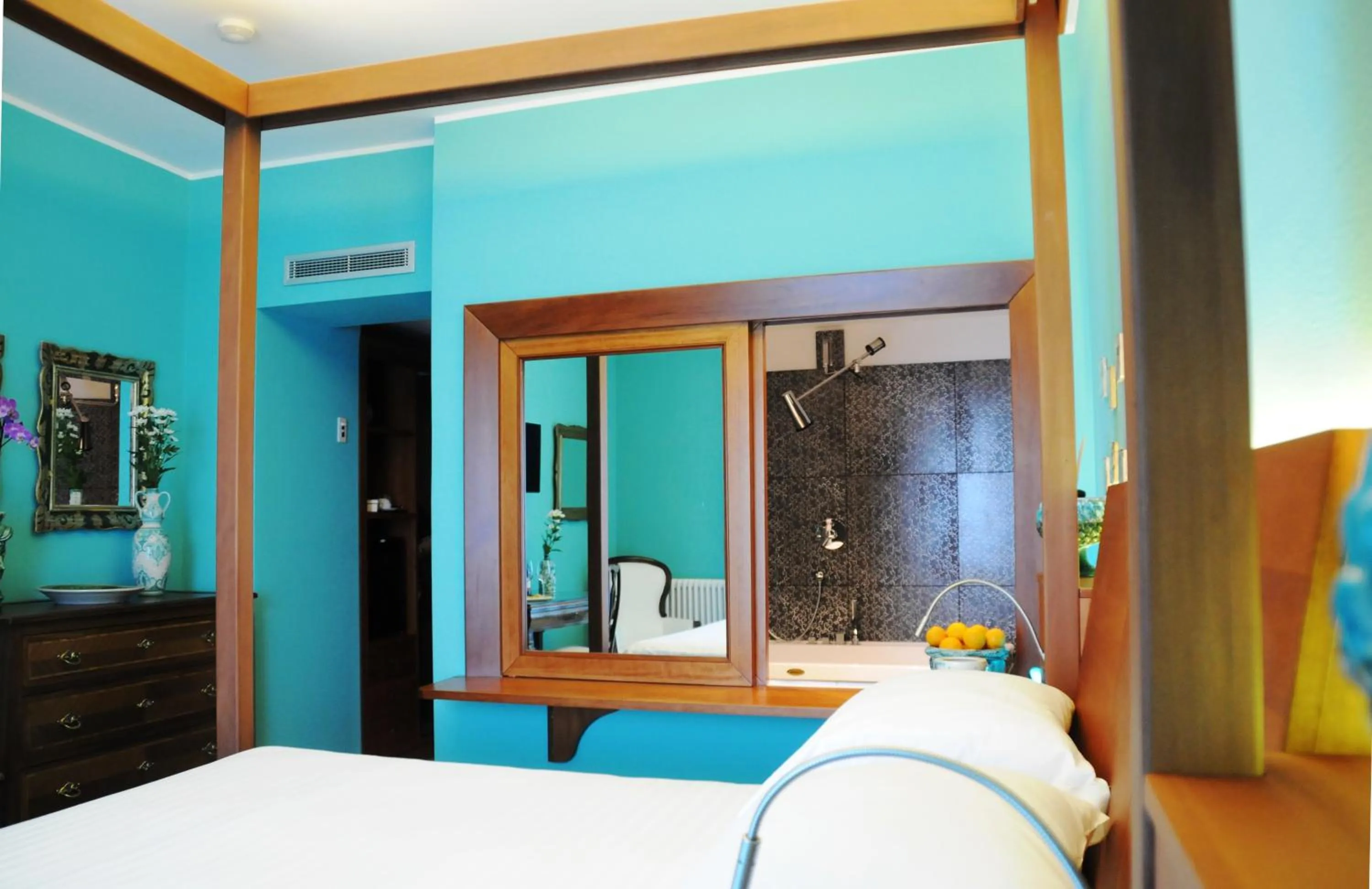 Bathroom, Bed in Hotel Palladio