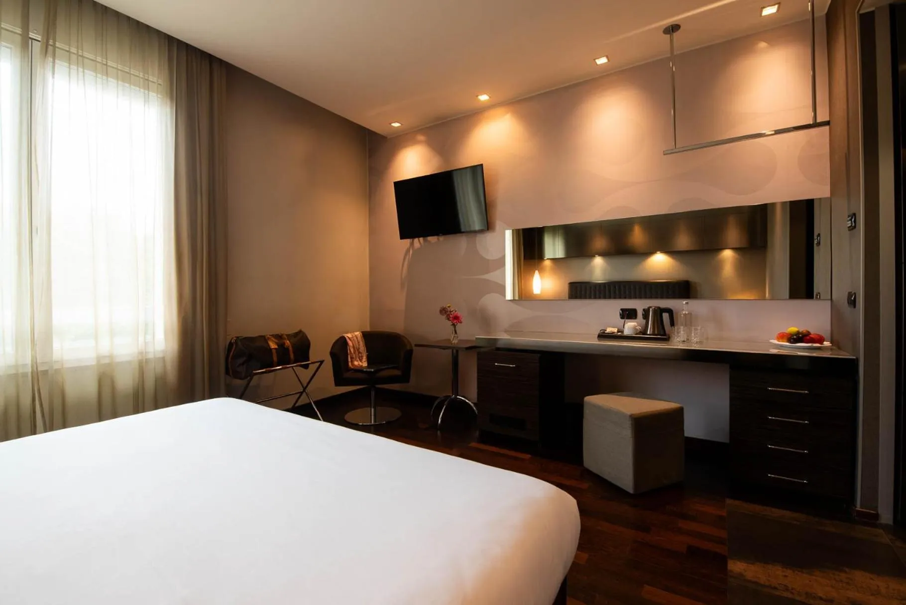 Bed in Axolute Comfort Hotel Como Cantù