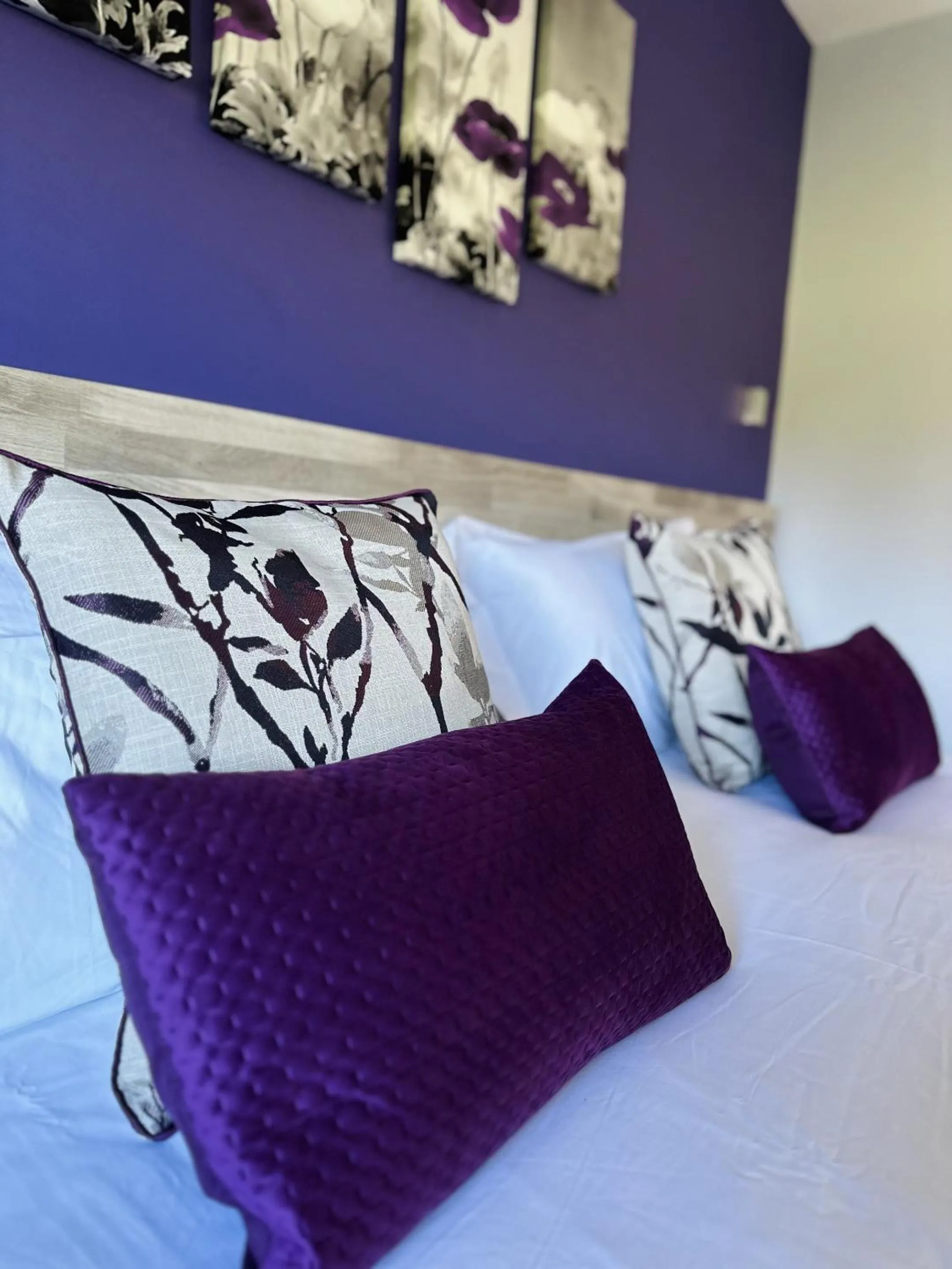 Bedroom, Bed in The Woolpack Inn