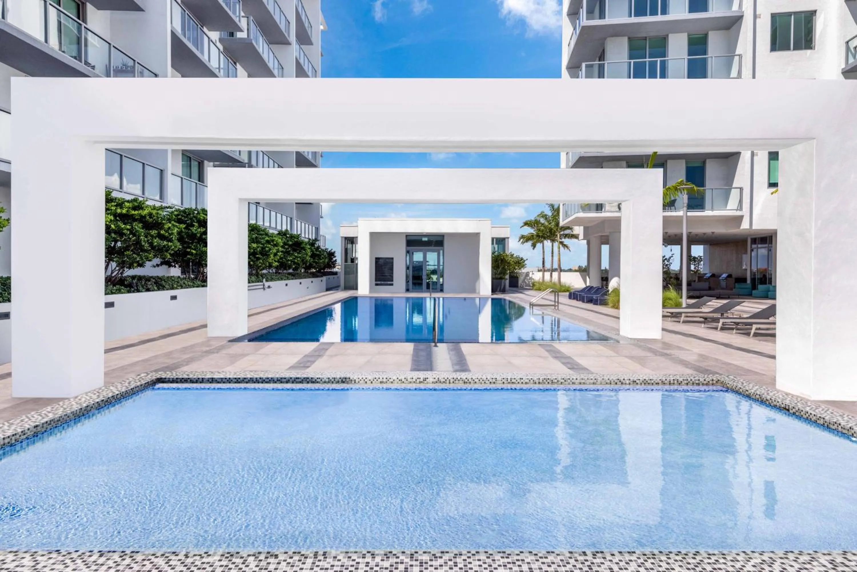 Swimming pool in Nomada Destination Residences - Quadro