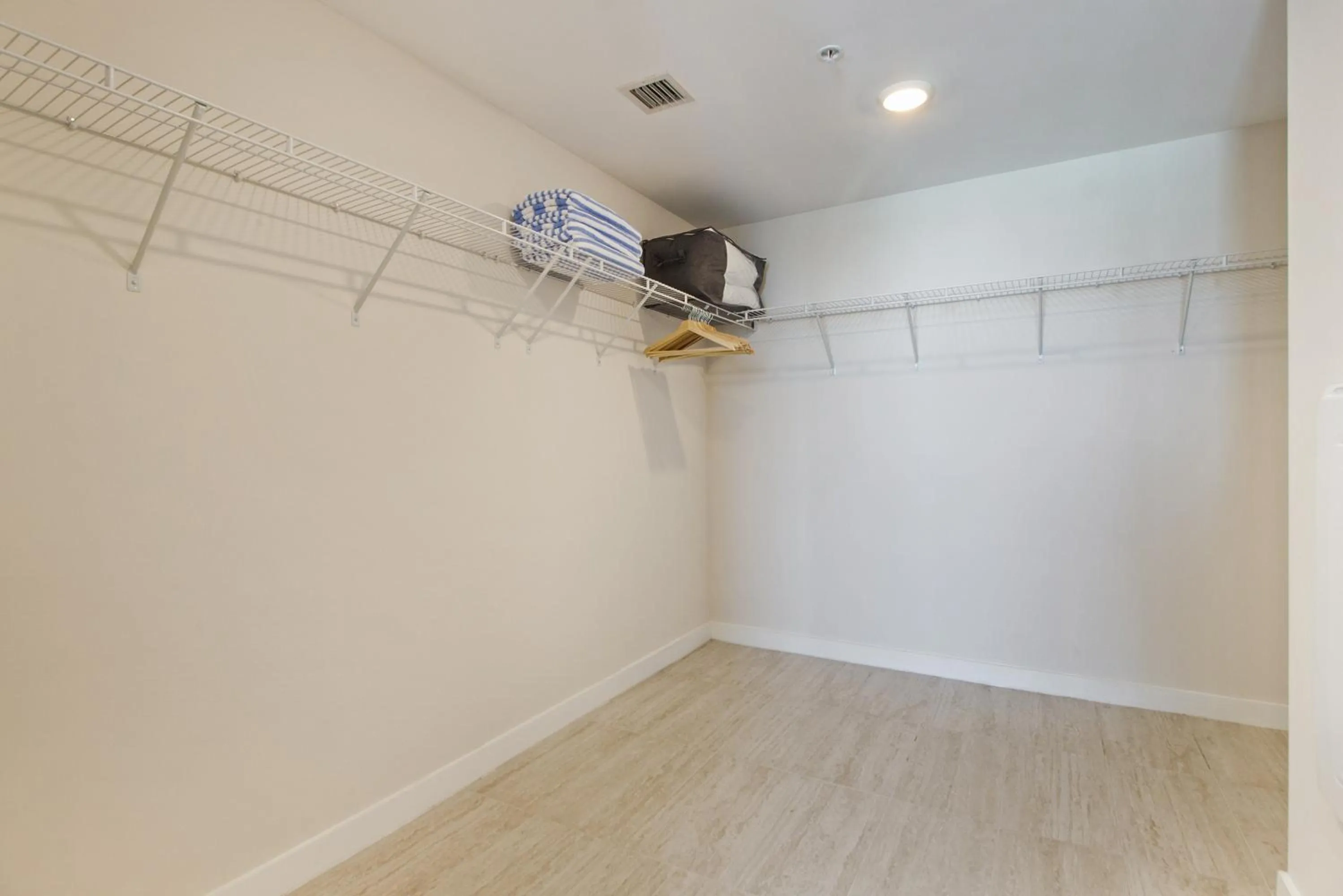 wardrobe in Nomada Destination Residences - Quadro