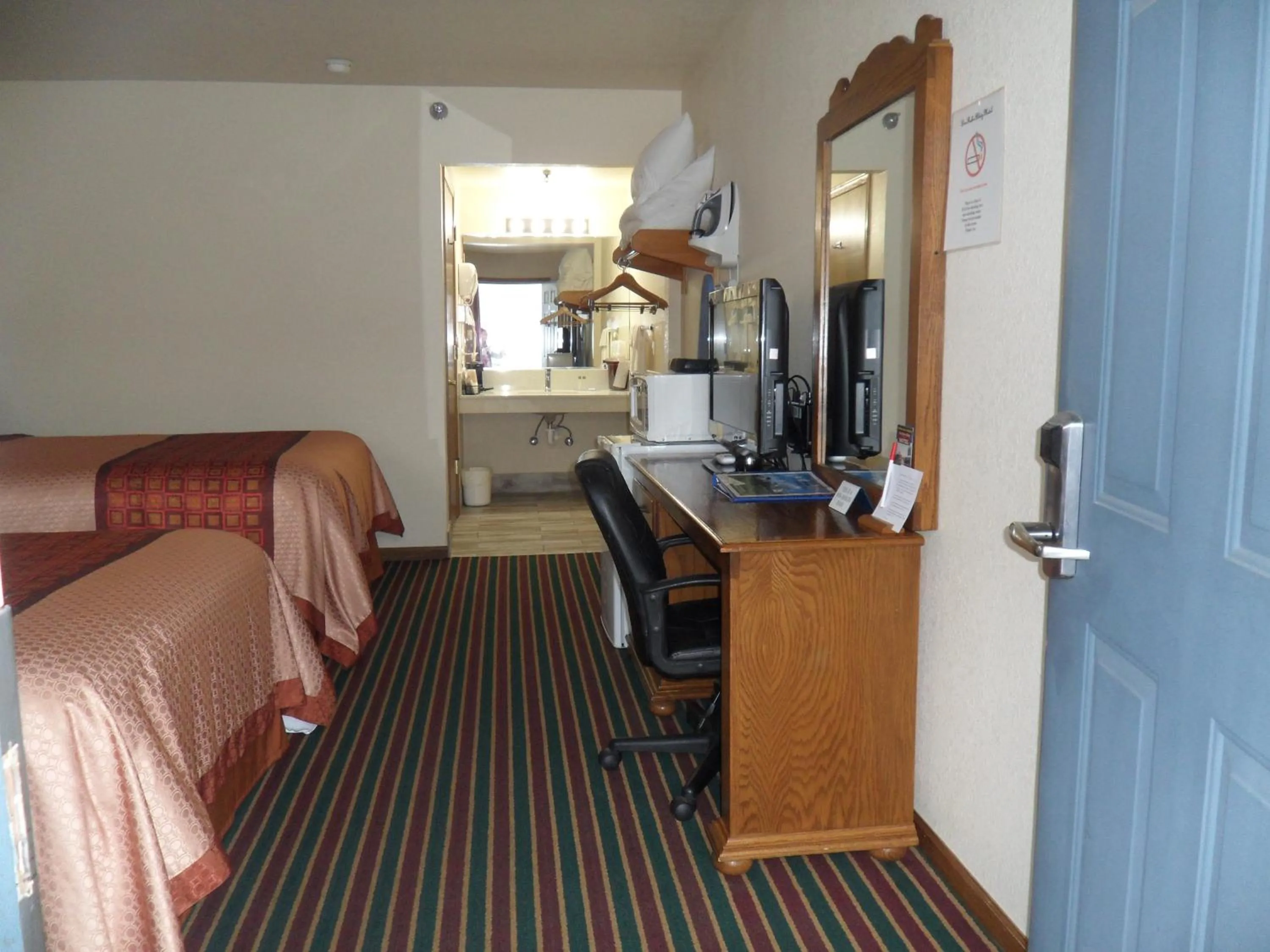 Photo of the whole room in Der Ruhe Blatz Motel