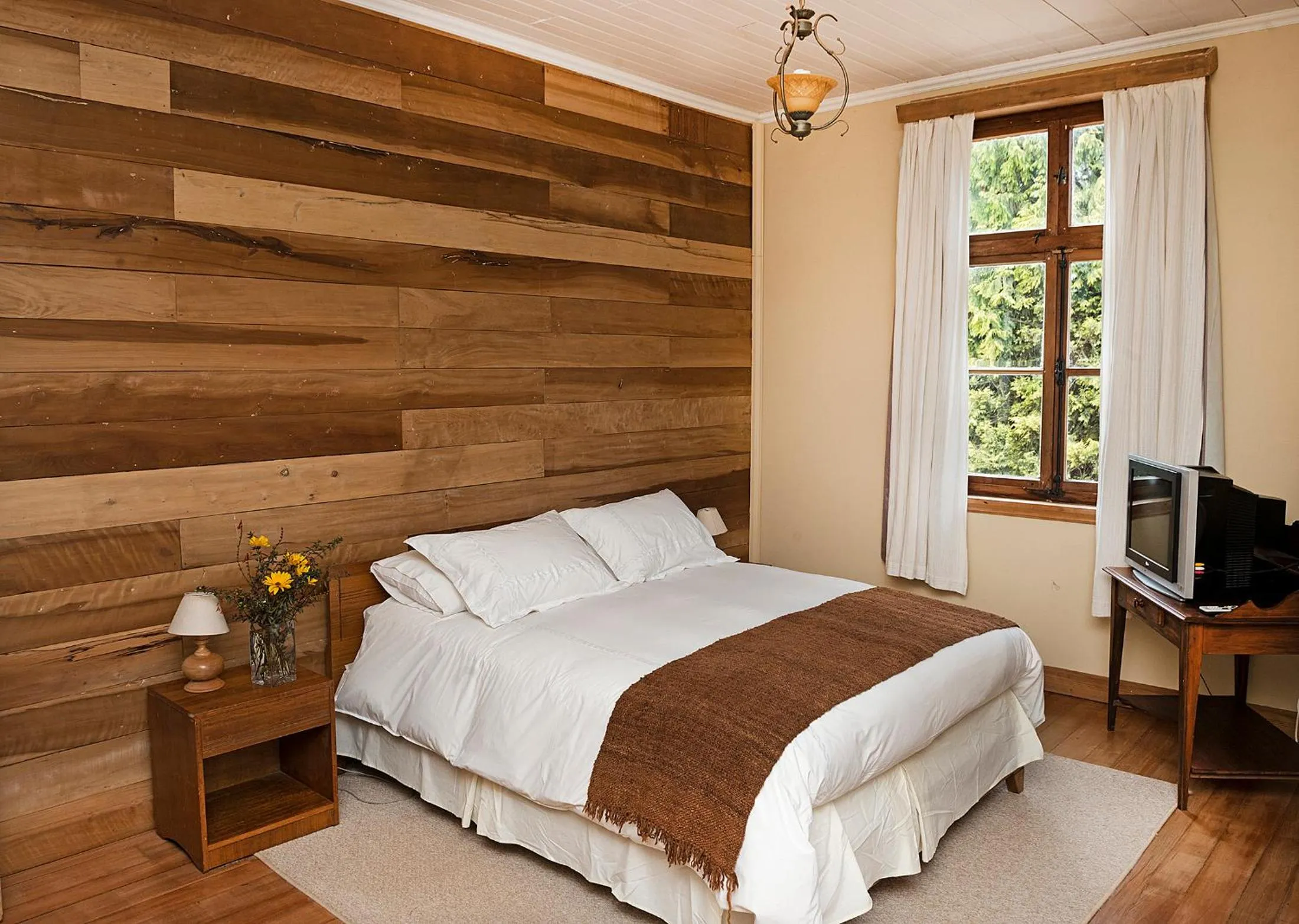 Bed in Playa Maqui Lodge