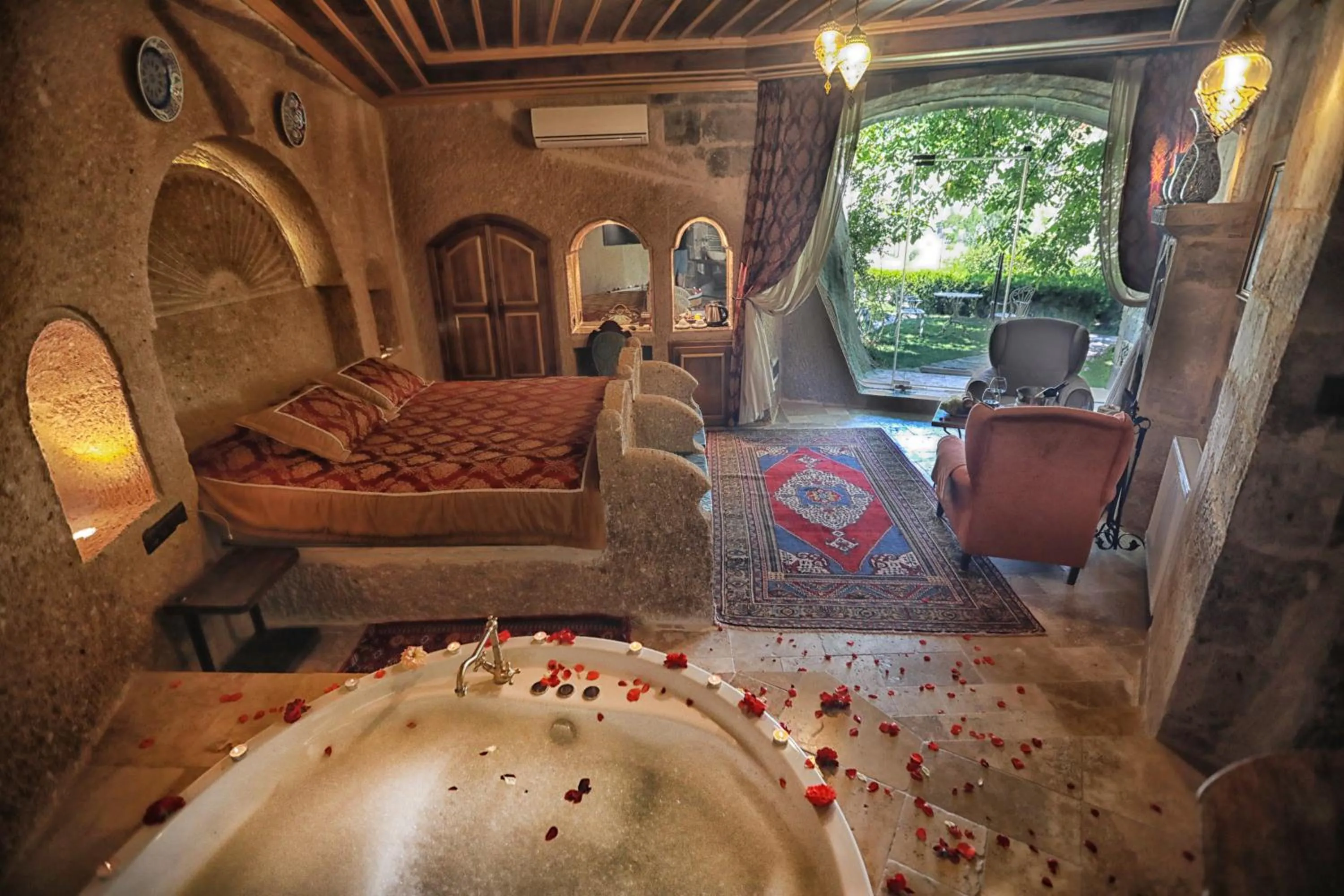 Bedroom in Traveller's Cave Hotel