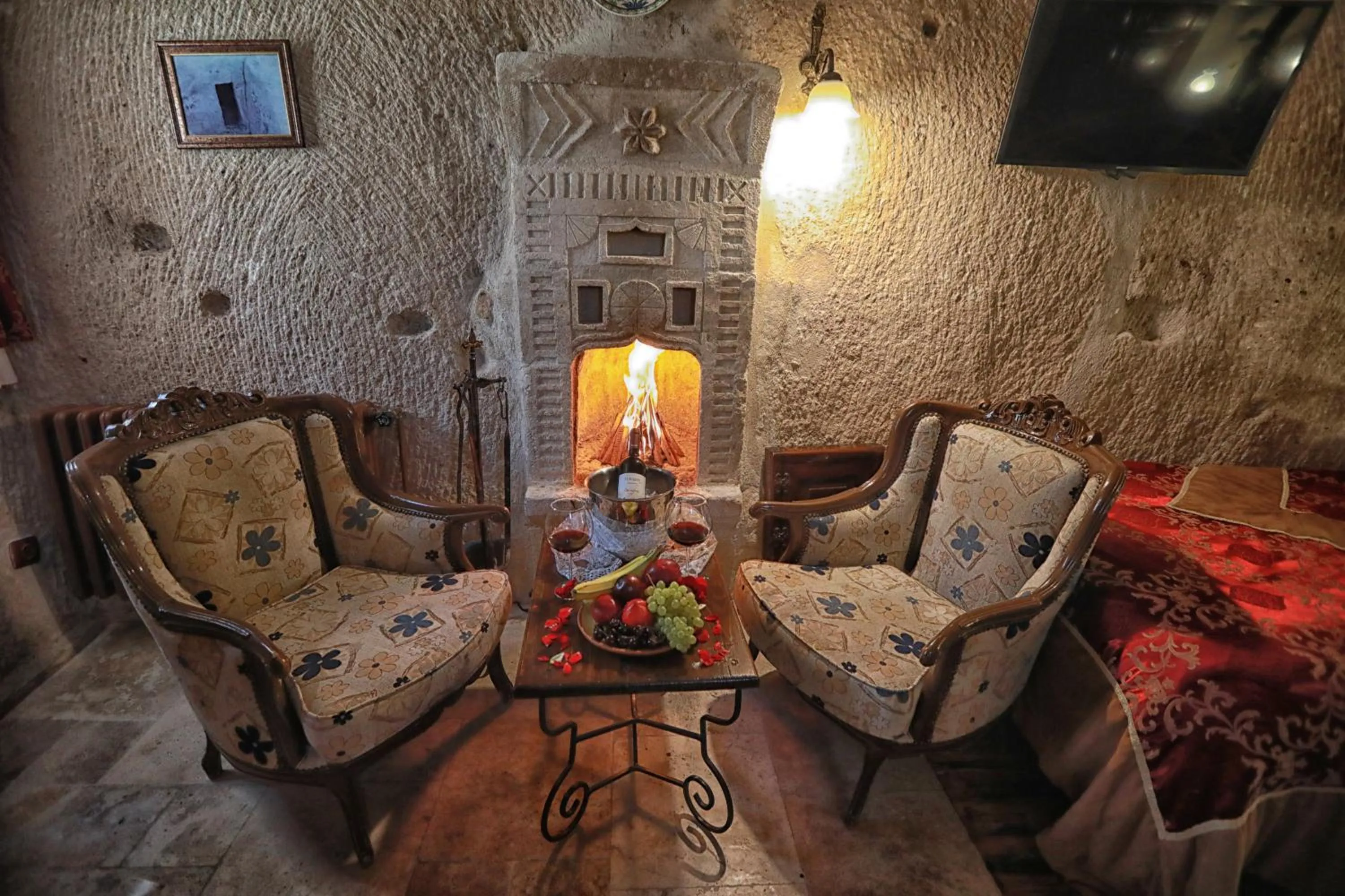Seating area in Traveller's Cave Hotel