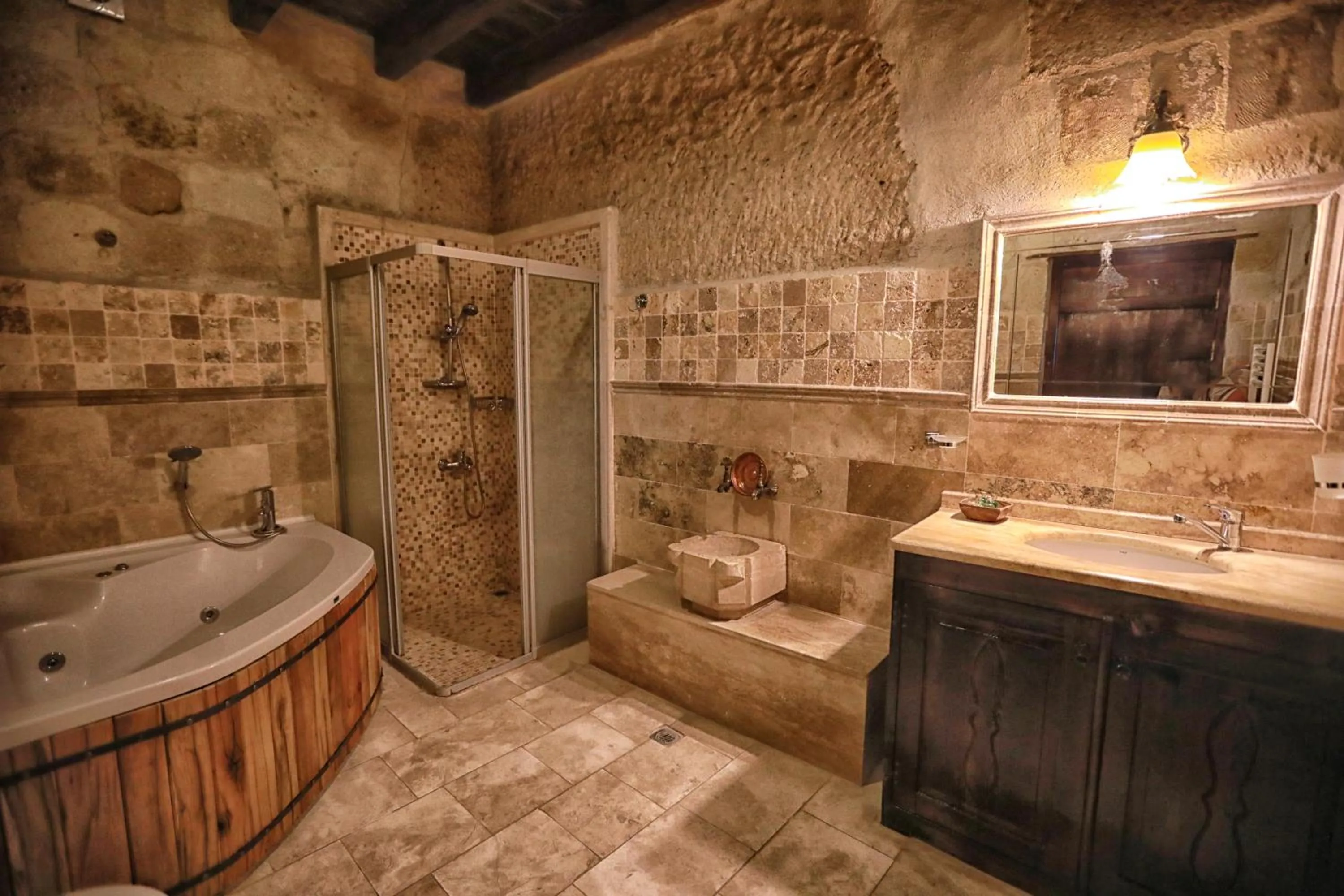 Bathroom in Traveller's Cave Hotel