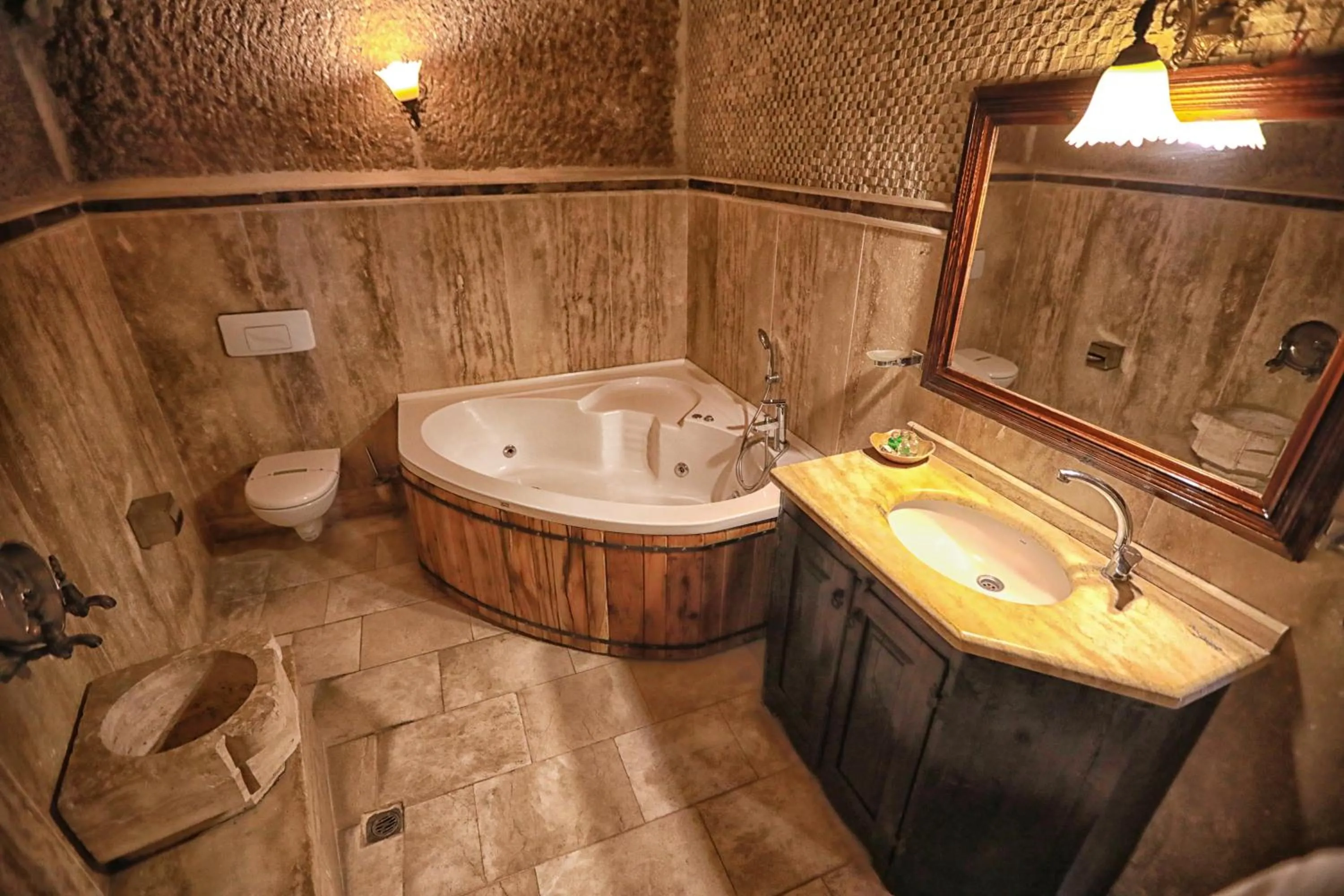 Bathroom in Traveller's Cave Hotel