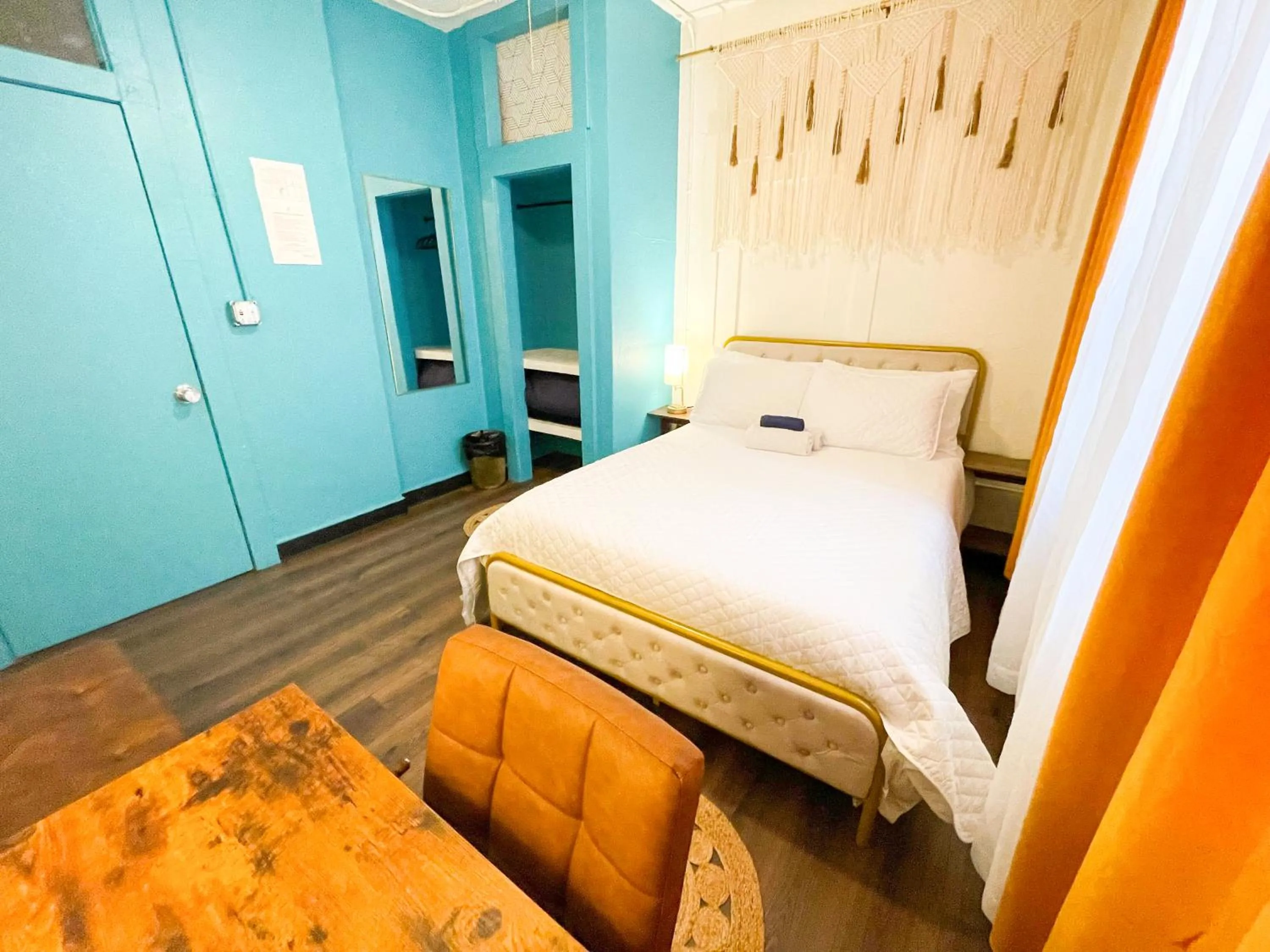 Bedroom, Bed in ITH San Diego Mission Beach Backpacker Hostel