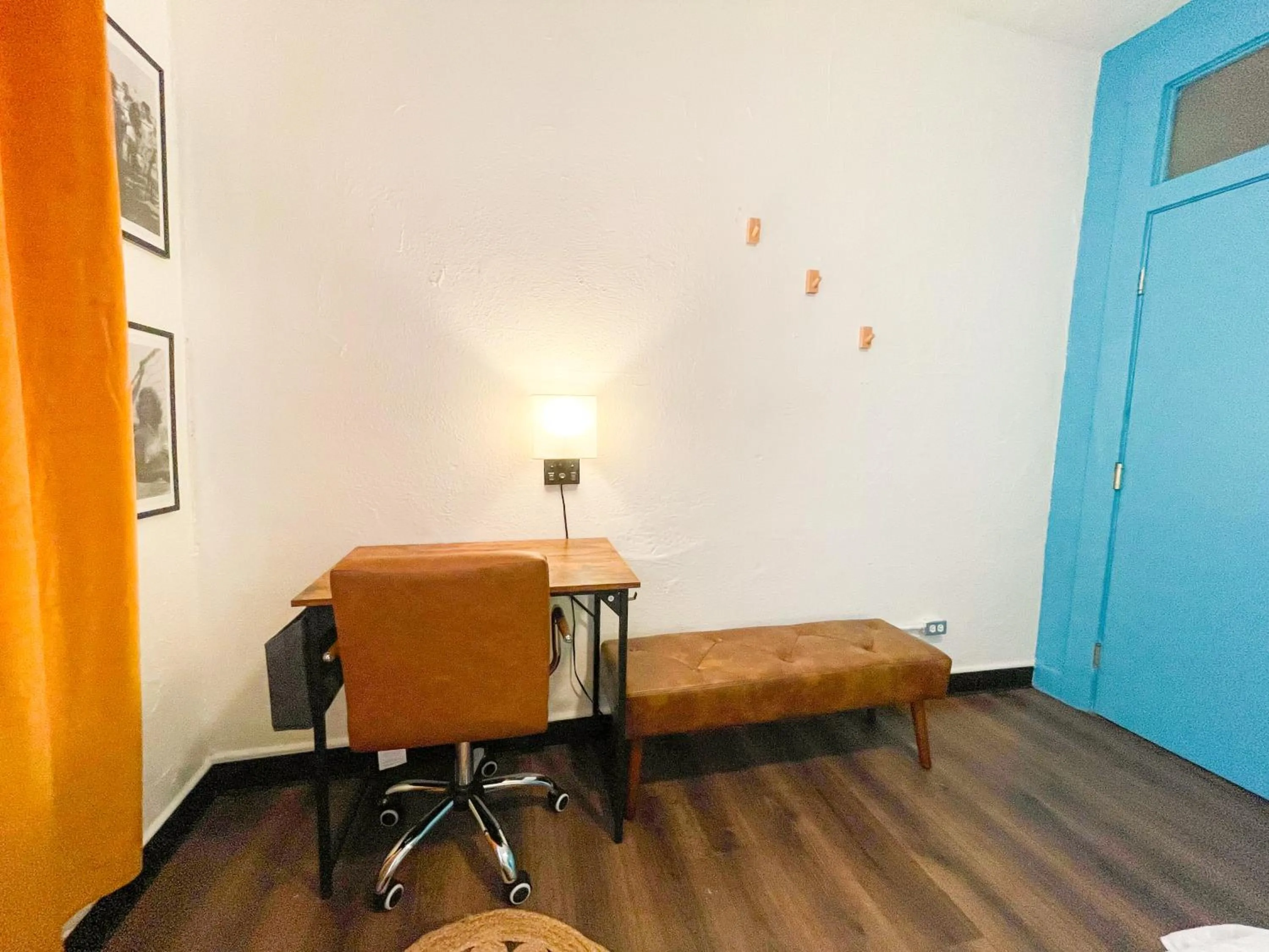 Bedroom, Bed in ITH San Diego Mission Beach Backpacker Hostel