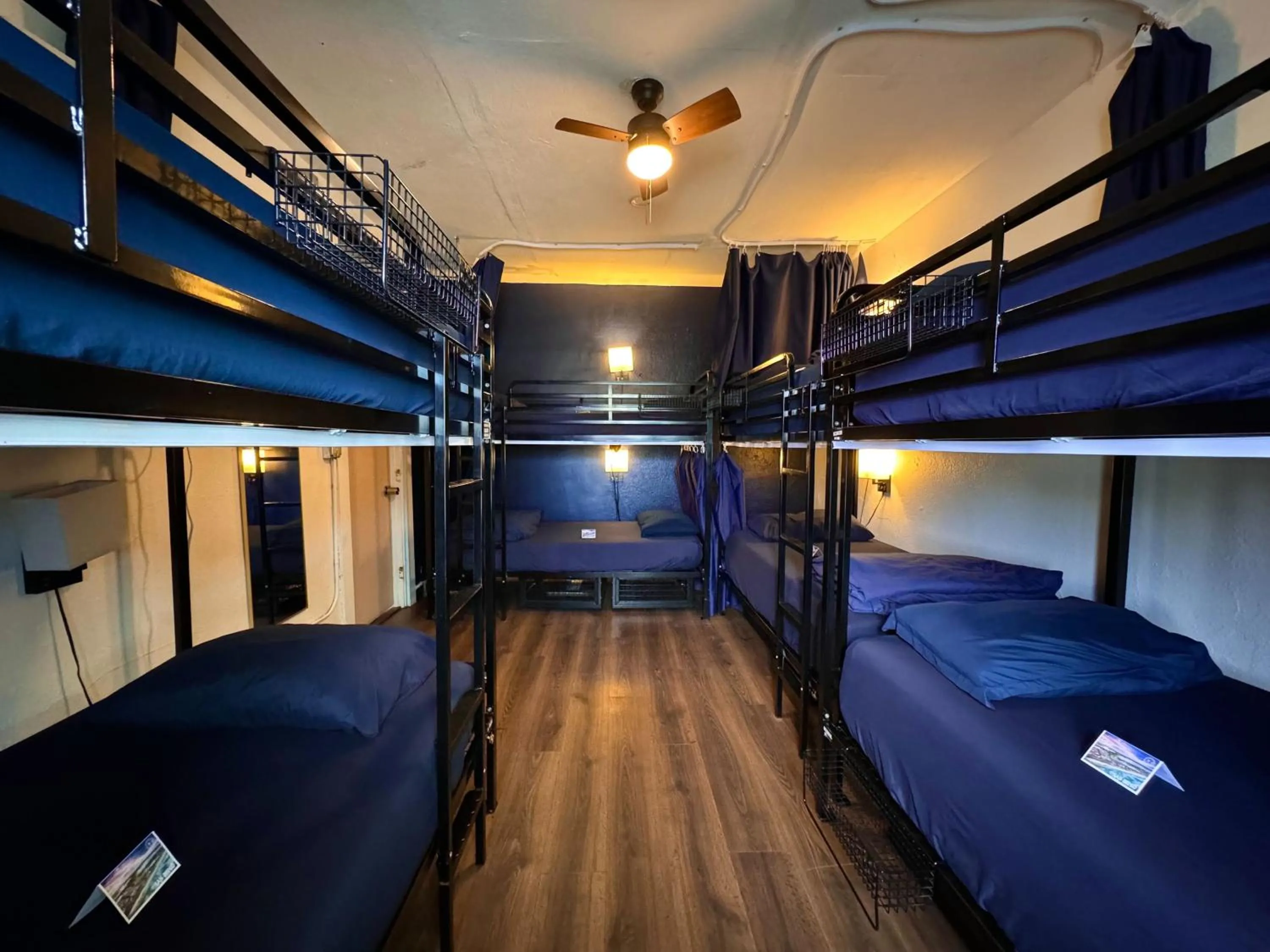 Photo of the whole room, Bed in ITH San Diego Mission Beach Backpacker Hostel