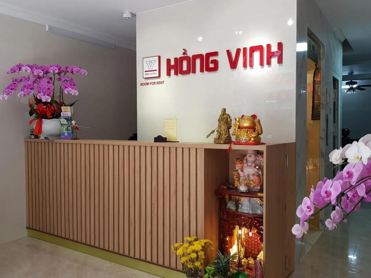 Property logo or sign in Hong Vinh Hotel