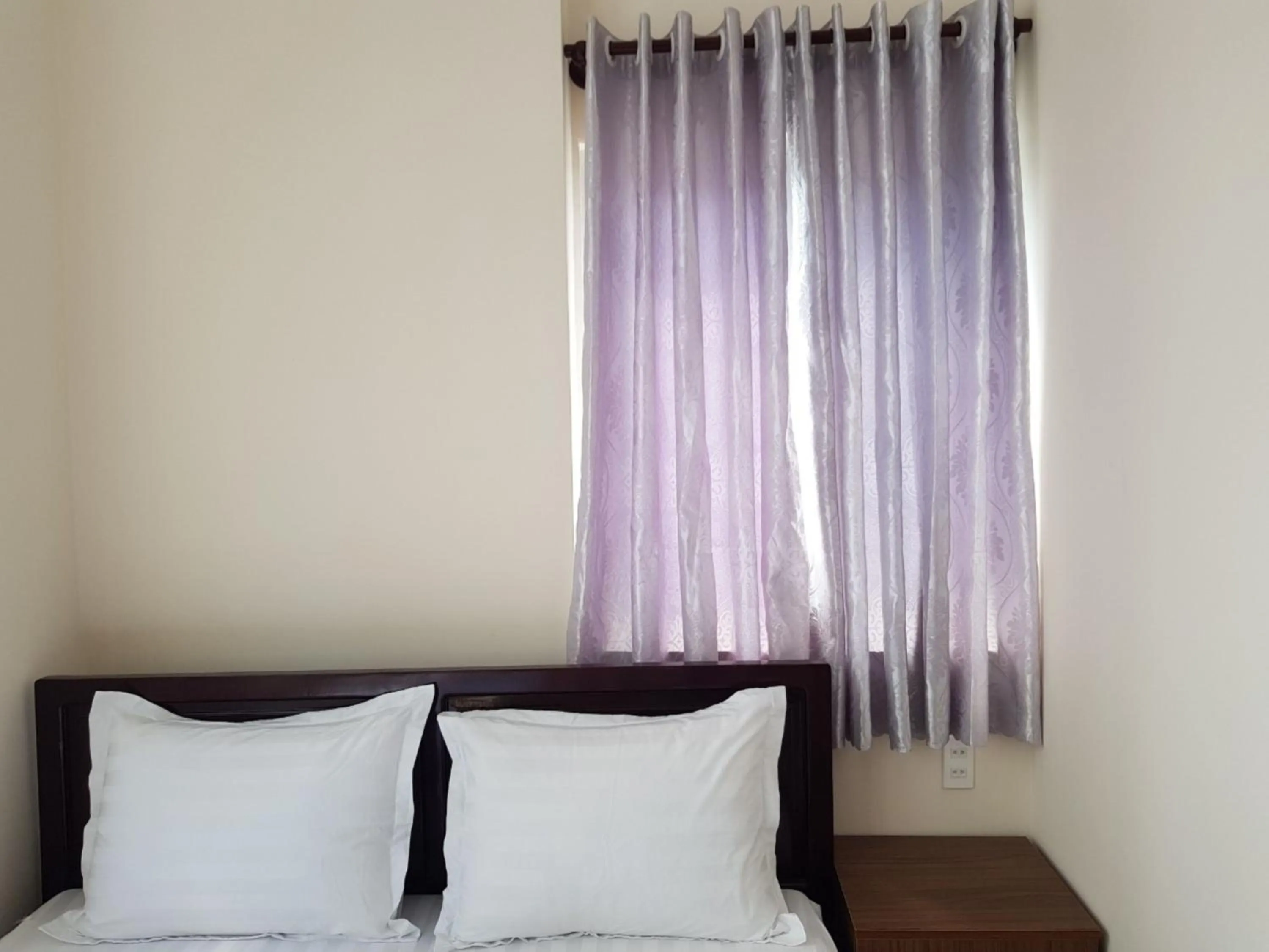 Bedroom, Bed in Hong Vinh Hotel