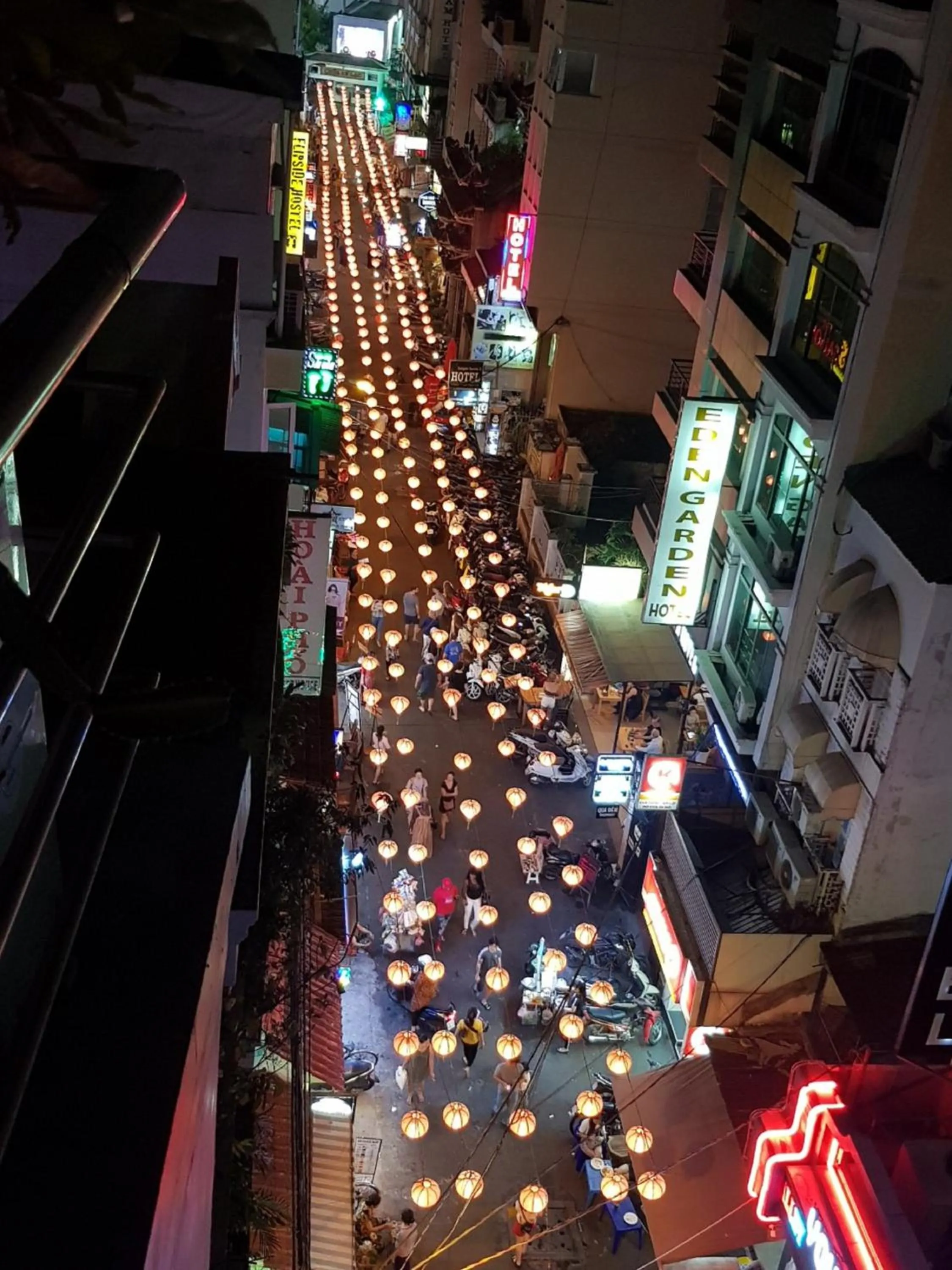 Night in Hong Vinh Hotel