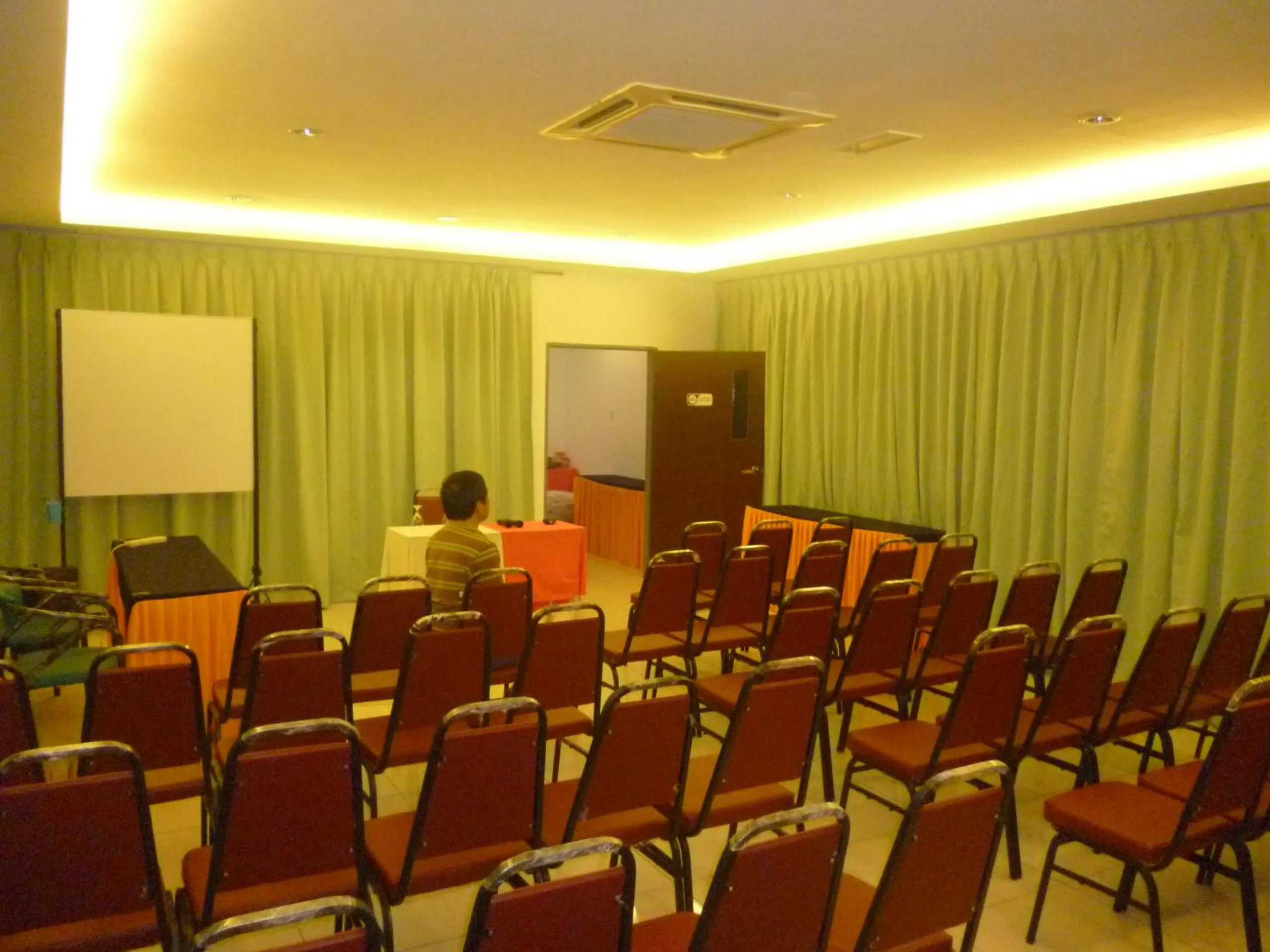 Banquet/Function facilities in G Six Hotel