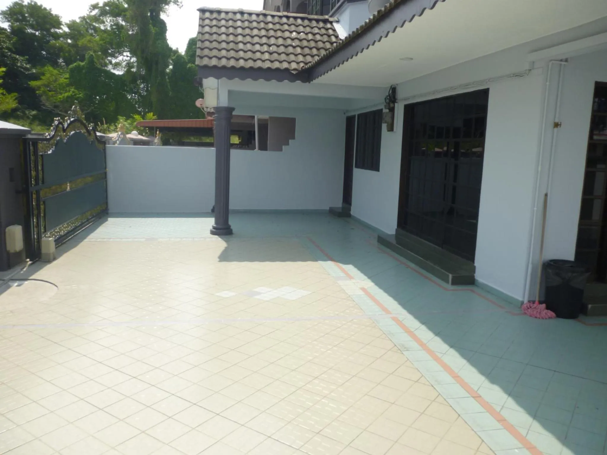 Facade/entrance in G Six Hotel