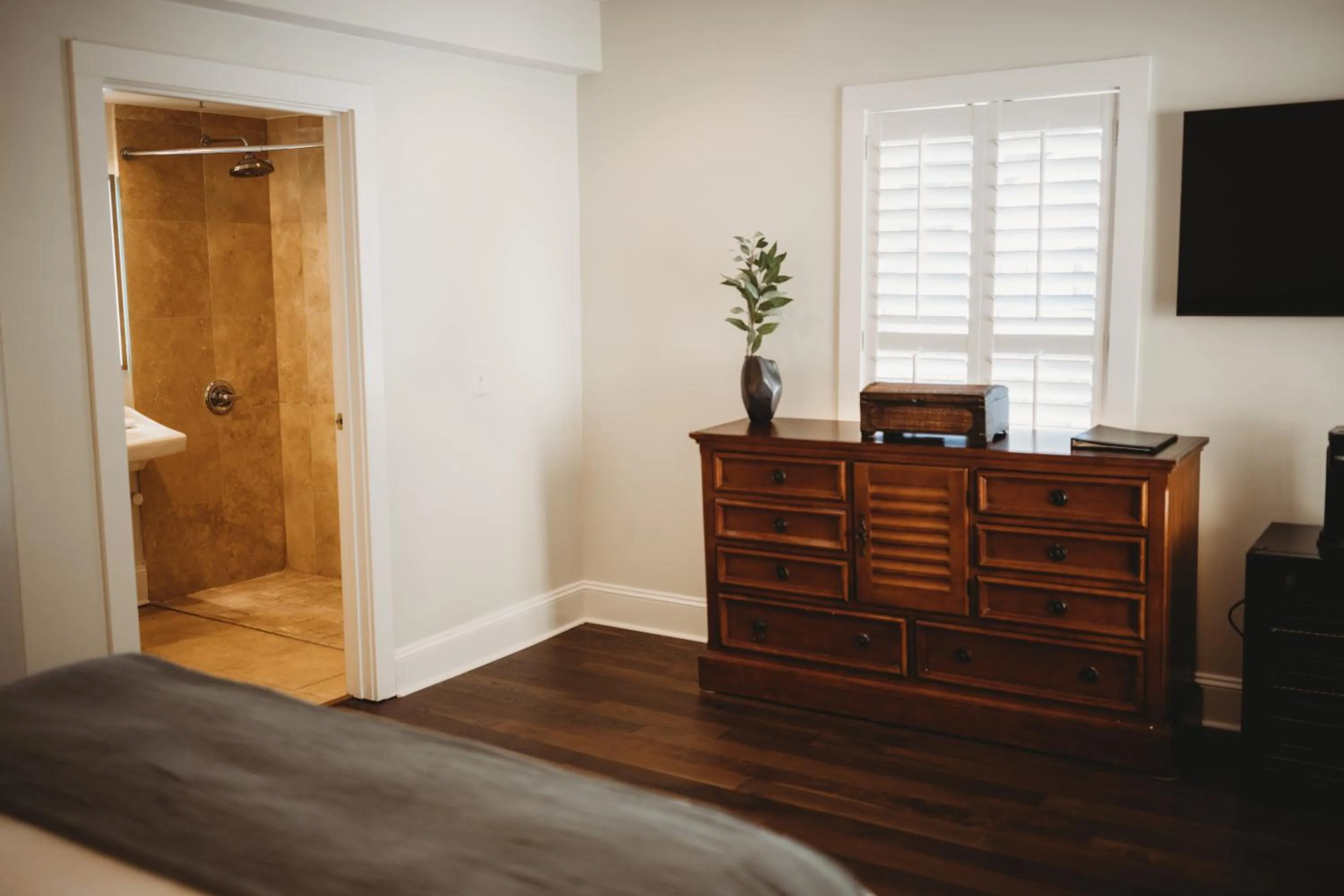 Bed in The Jefferson Inn