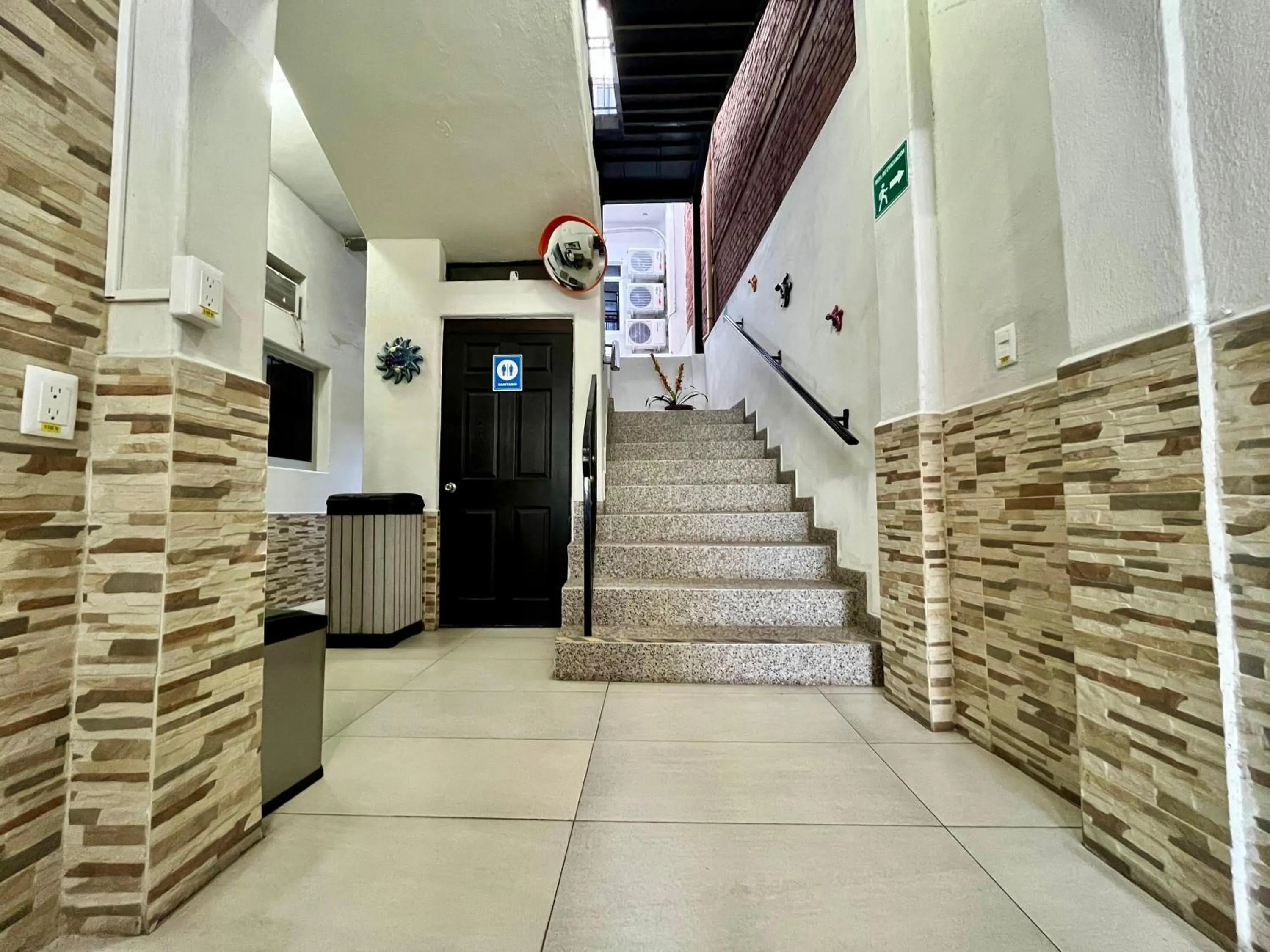 Property building in Hotel Juarez 70