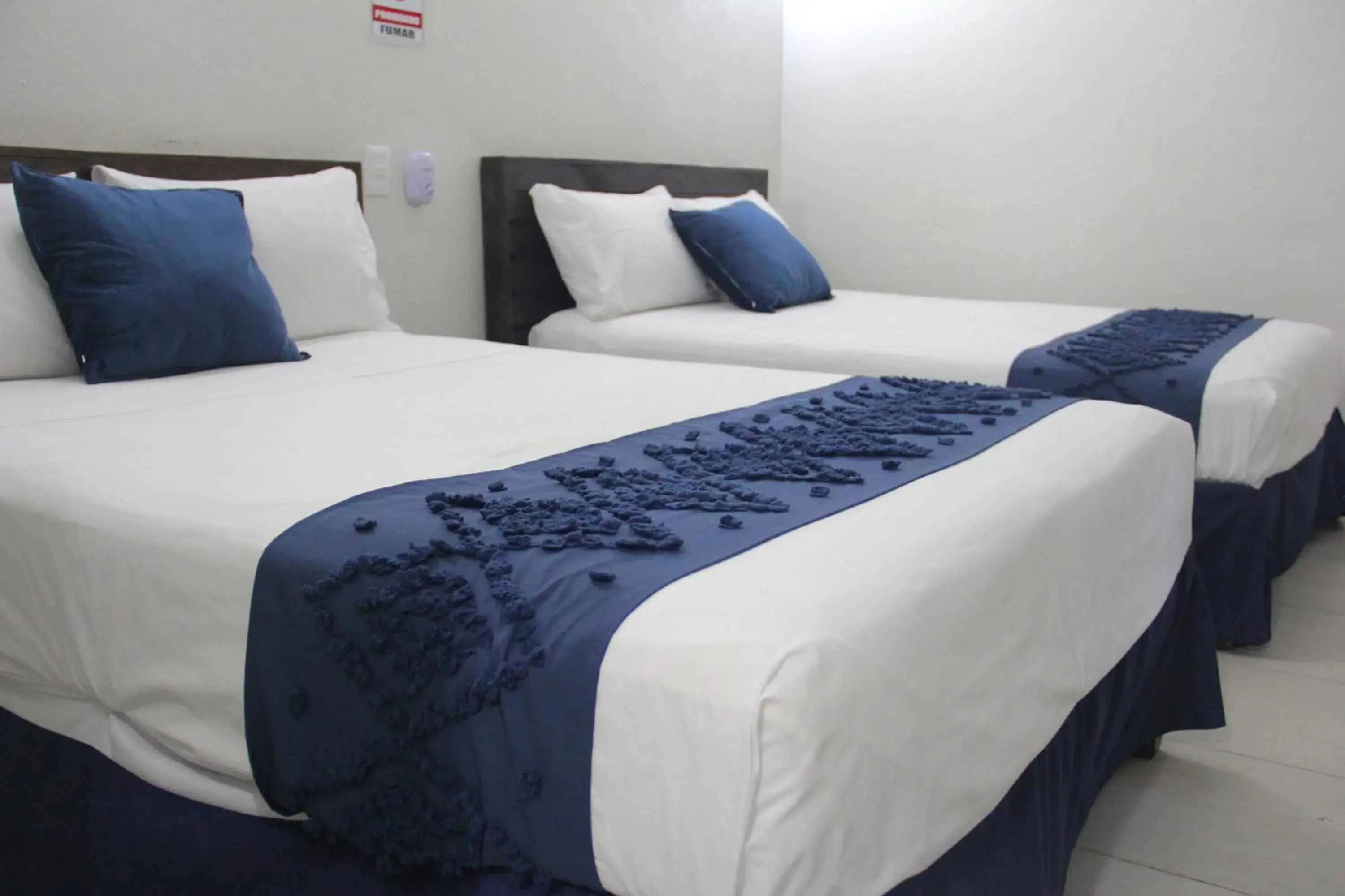 Large Double Room in Hotel Juarez 70 Large Double Room in Hotel Juarez 70