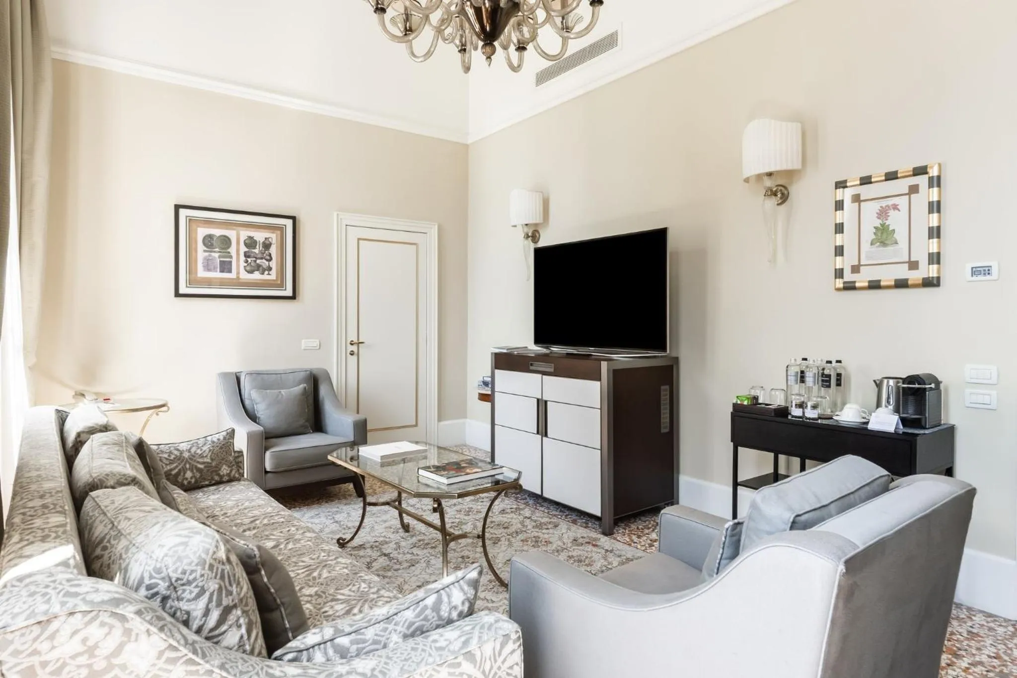 Photo of the whole room in San Clemente Palace Venice