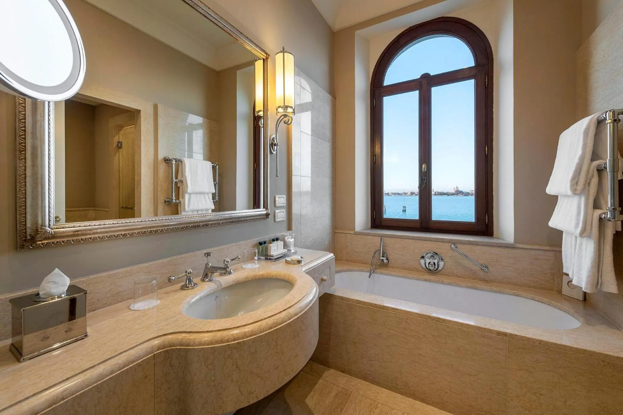 Bathroom in San Clemente Palace Venice