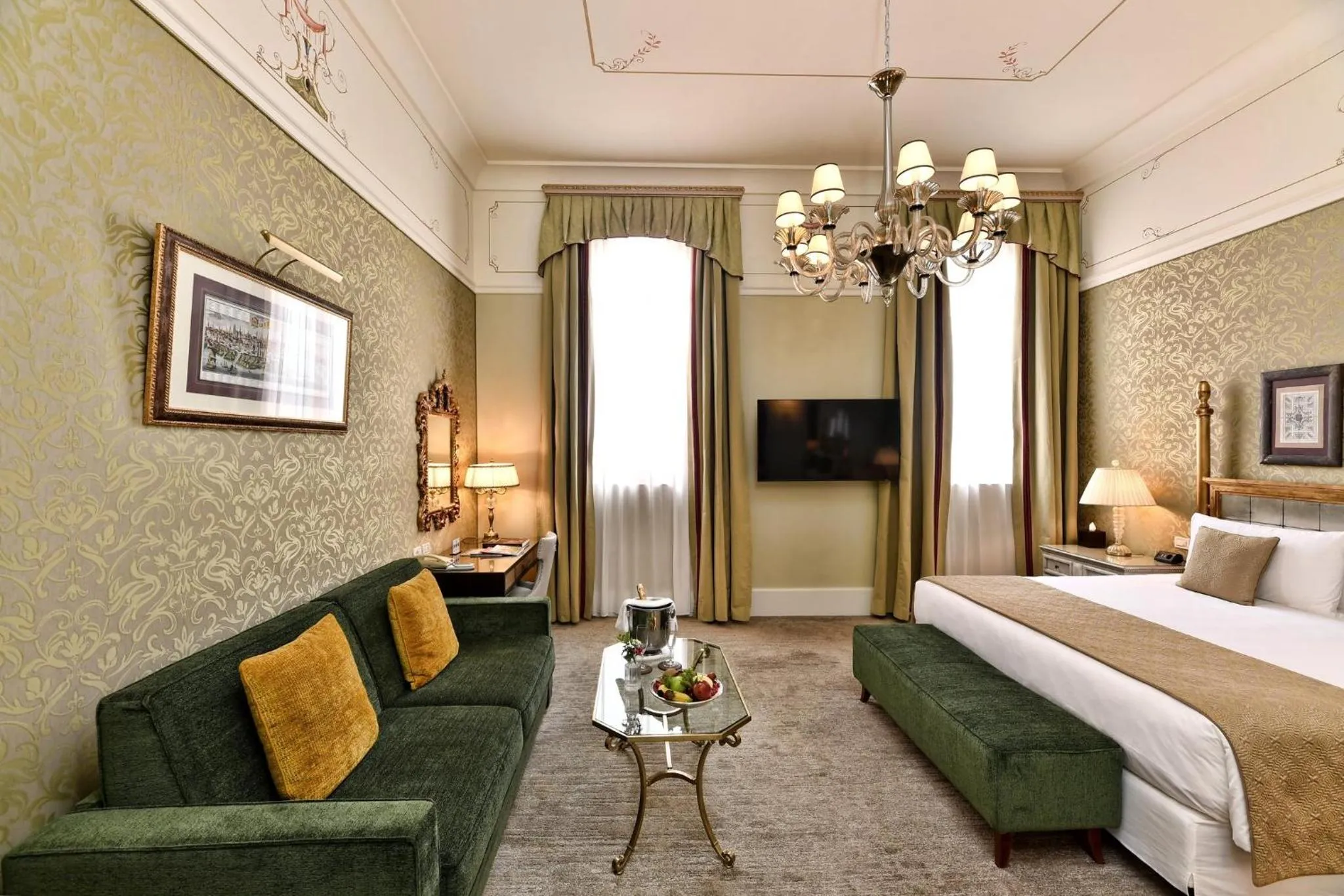 Photo of the whole room, Bed in San Clemente Palace Venice