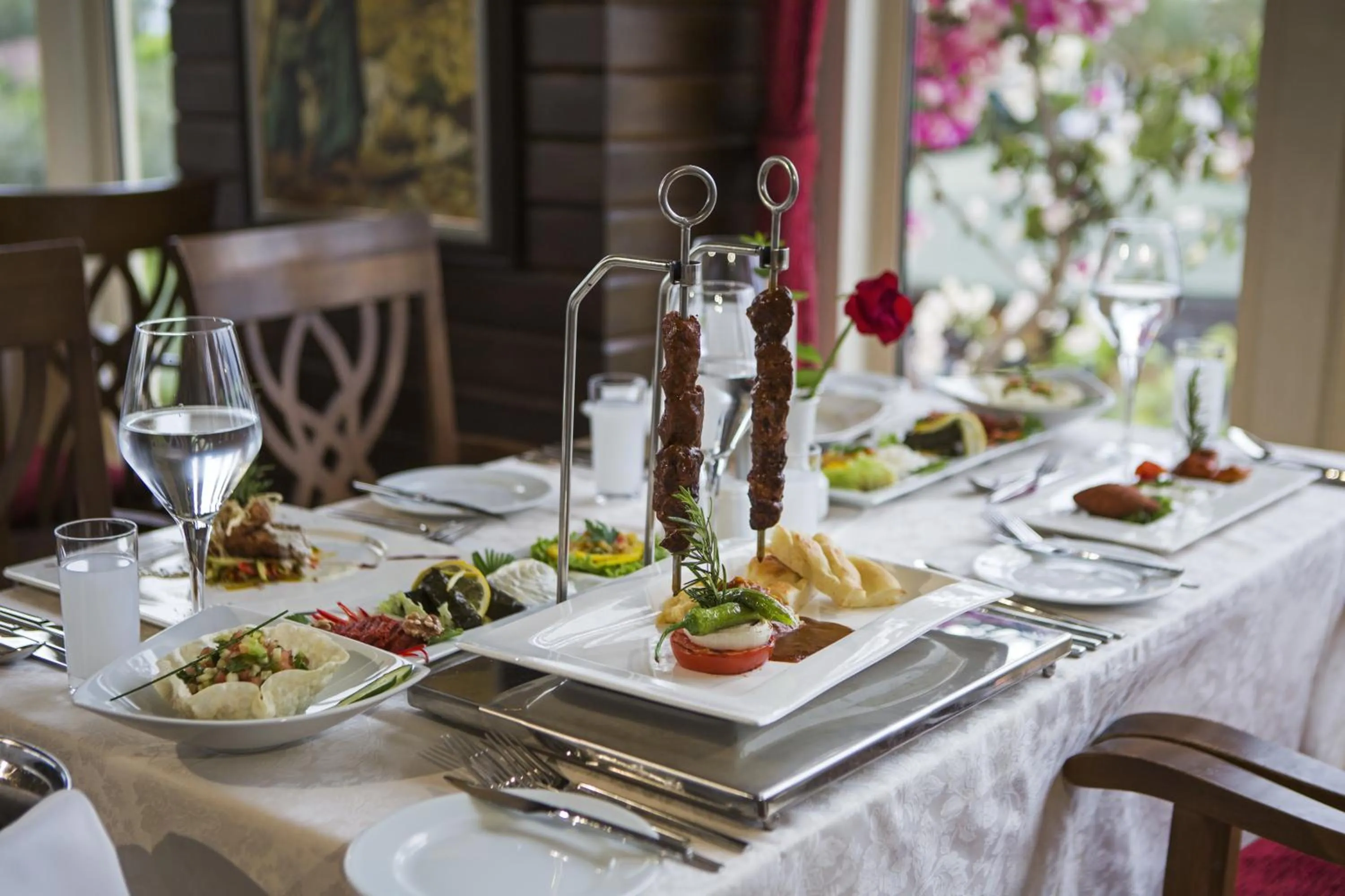 Restaurant/places to eat in Liberty Hotels Lara