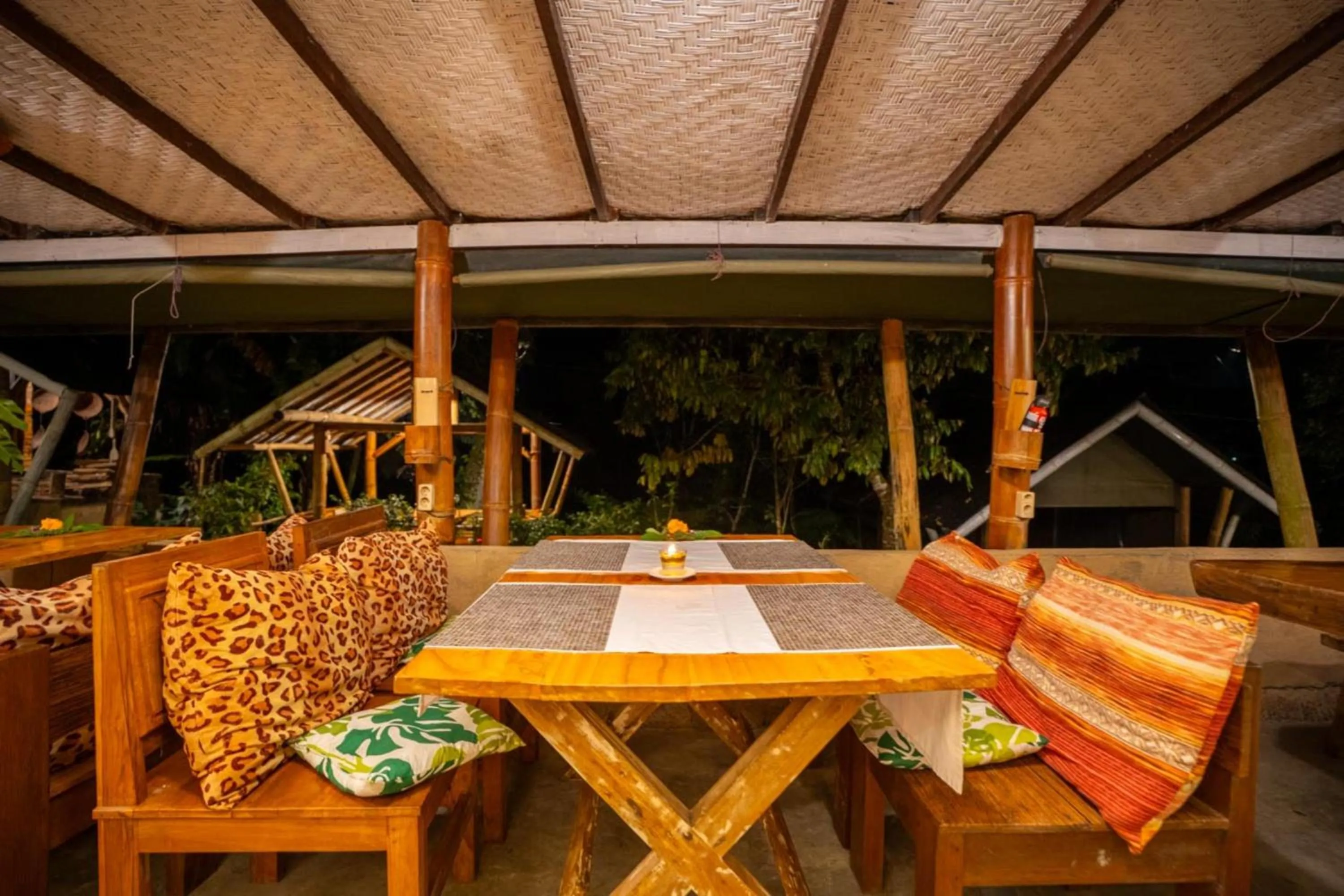 Restaurant/places to eat in Sang Giri Mountain Tent Resort