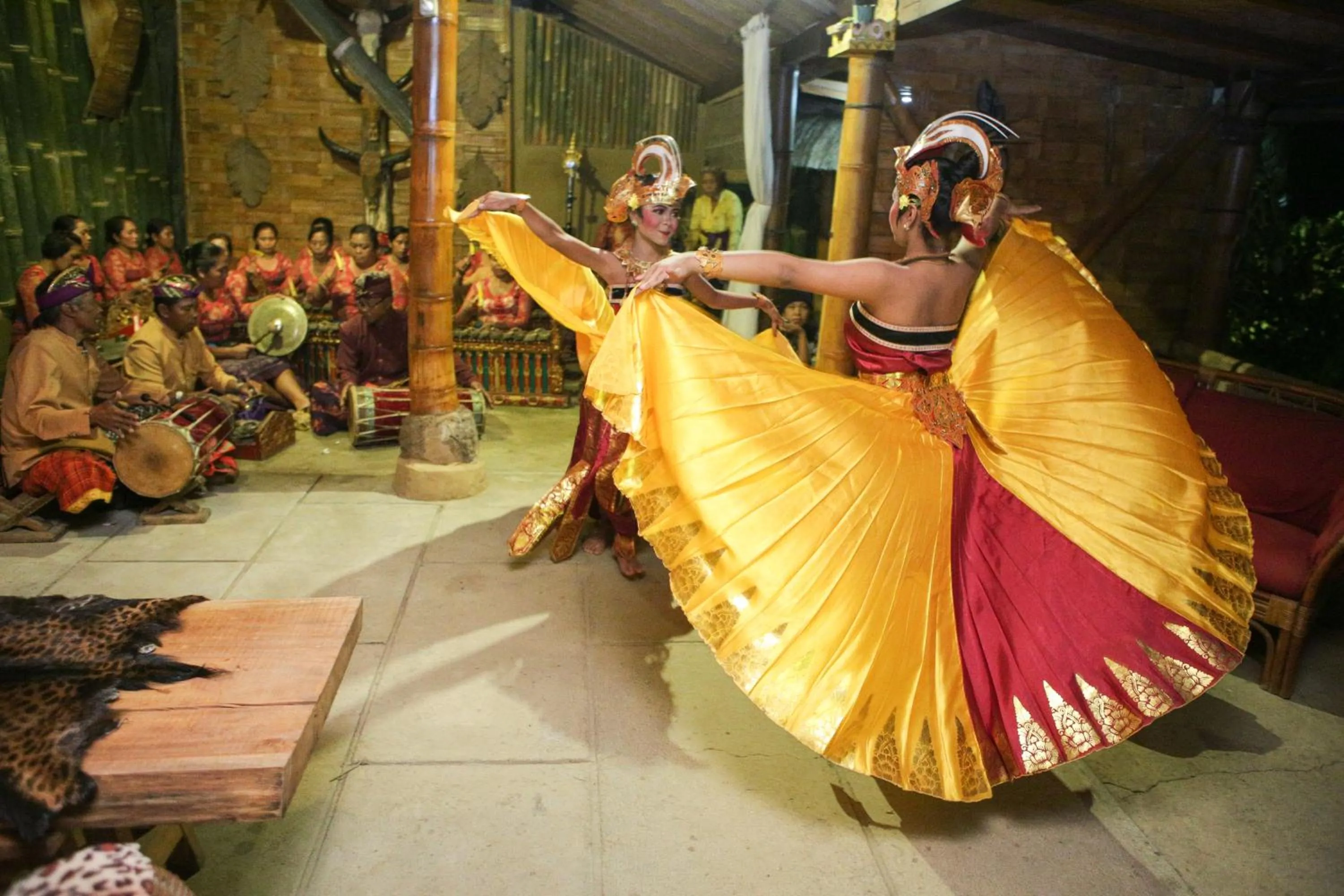 People in Sang Giri Mountain Tent Resort