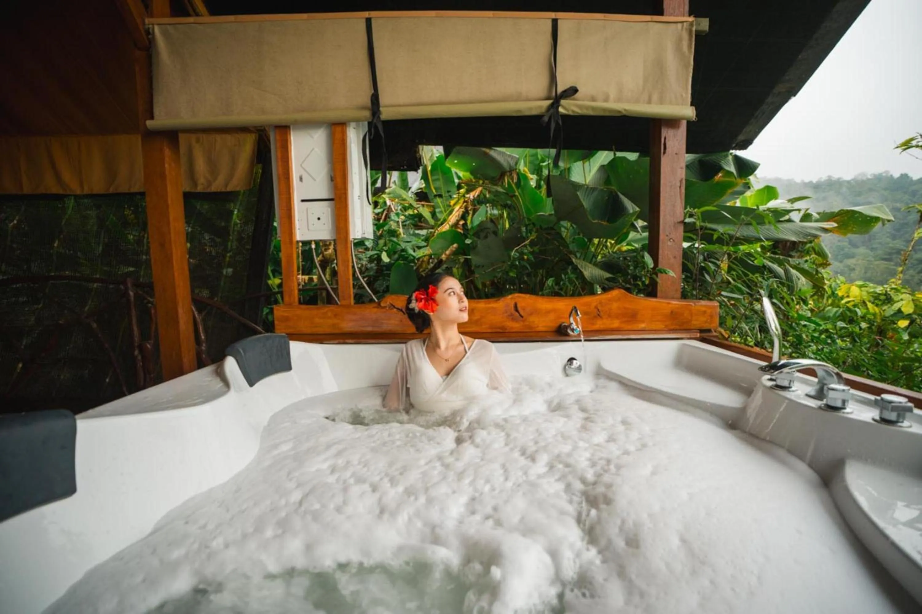 People in Sang Giri Mountain Tent Resort