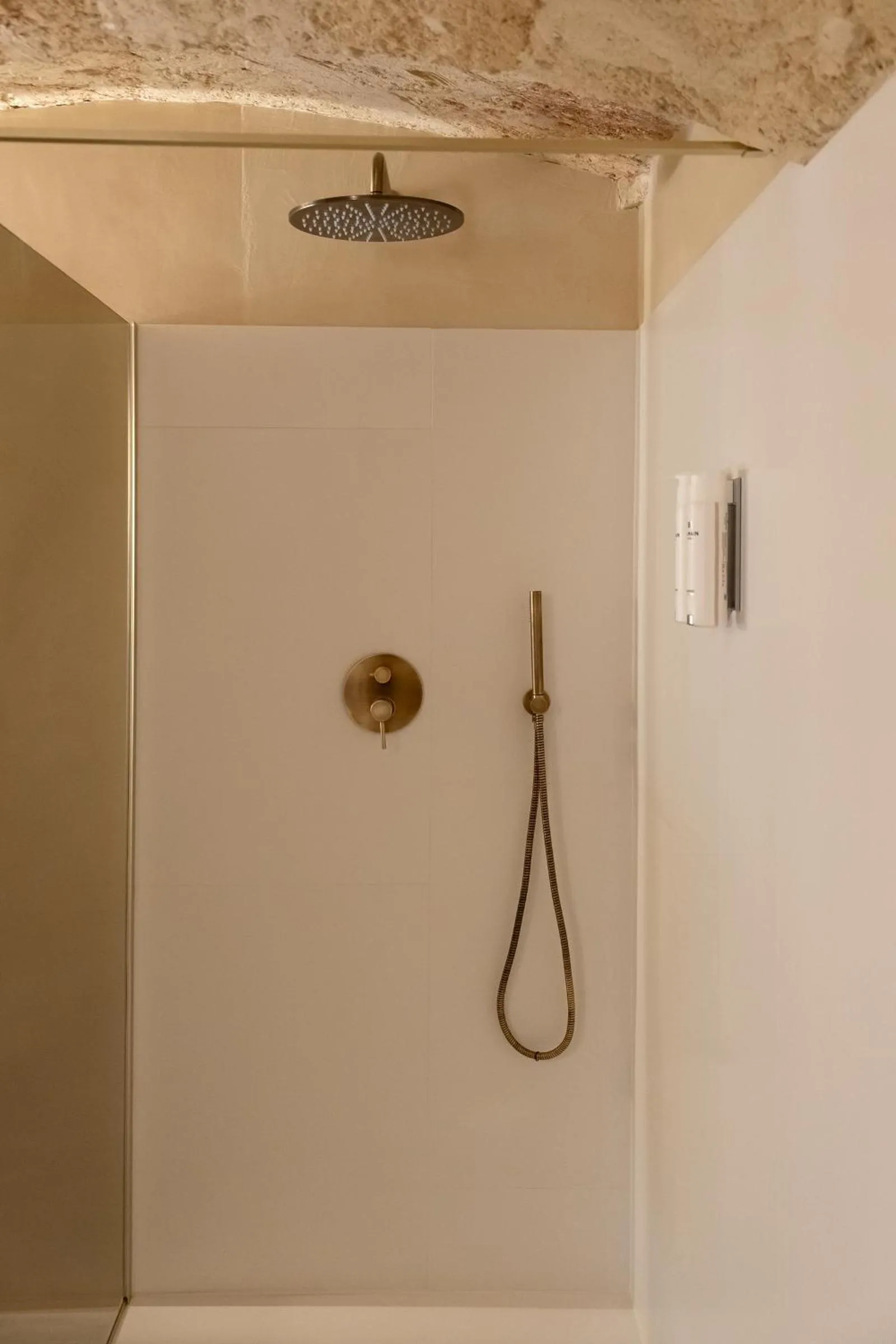 Shower in Monteforte Suite & Spa