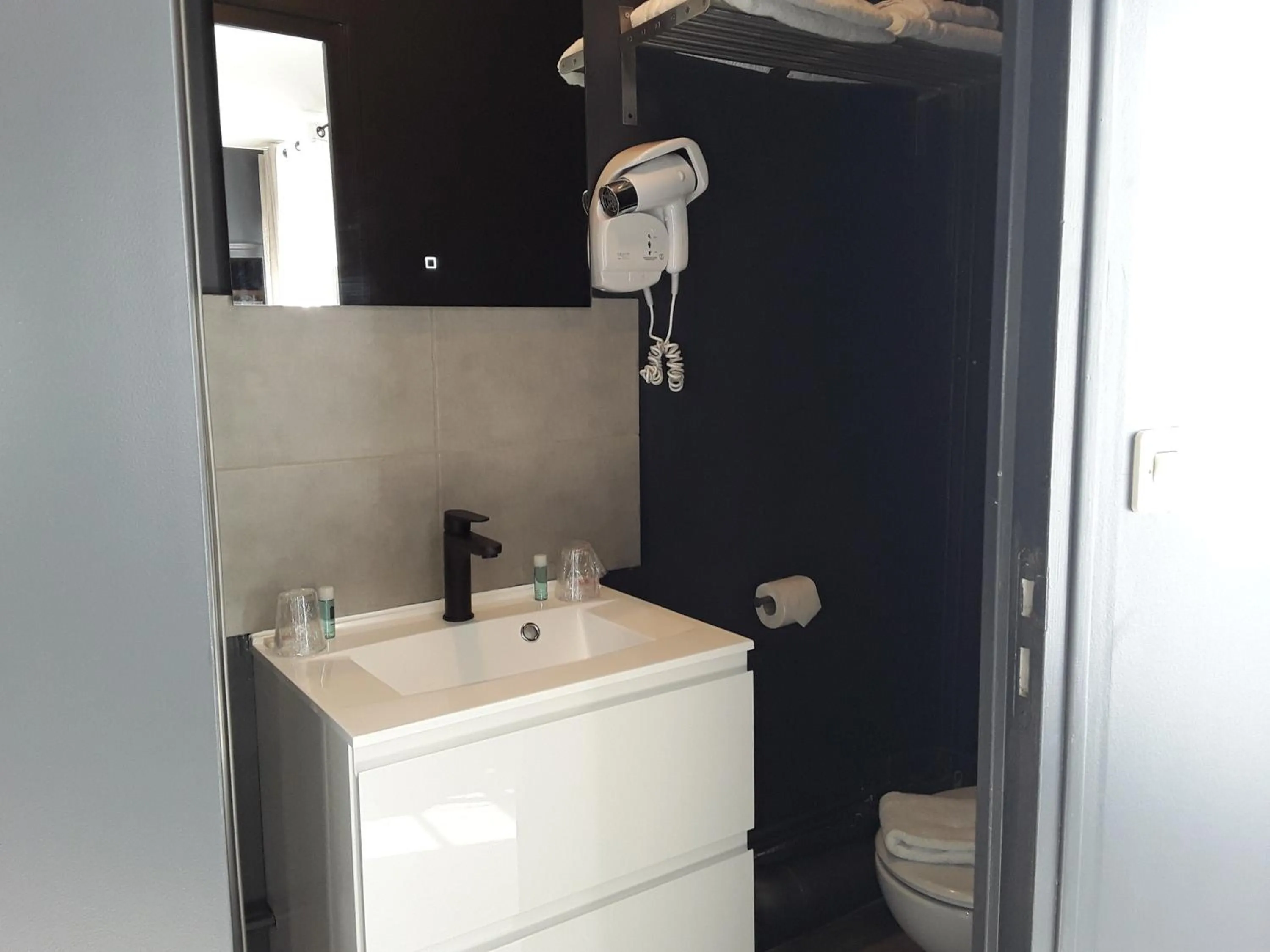 Bathroom in La Pomme d'Or