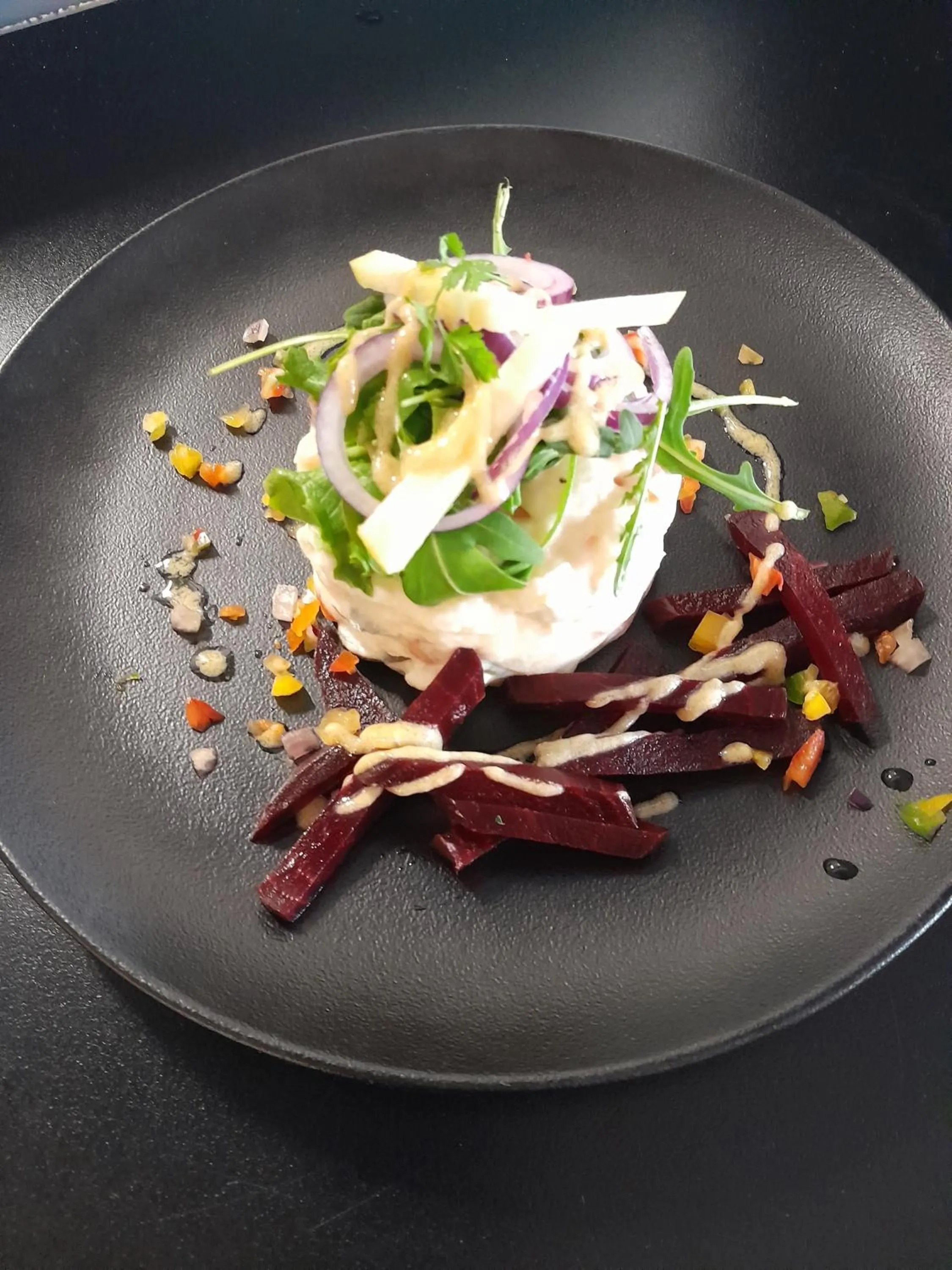 Restaurant/places to eat in La Pomme d'Or