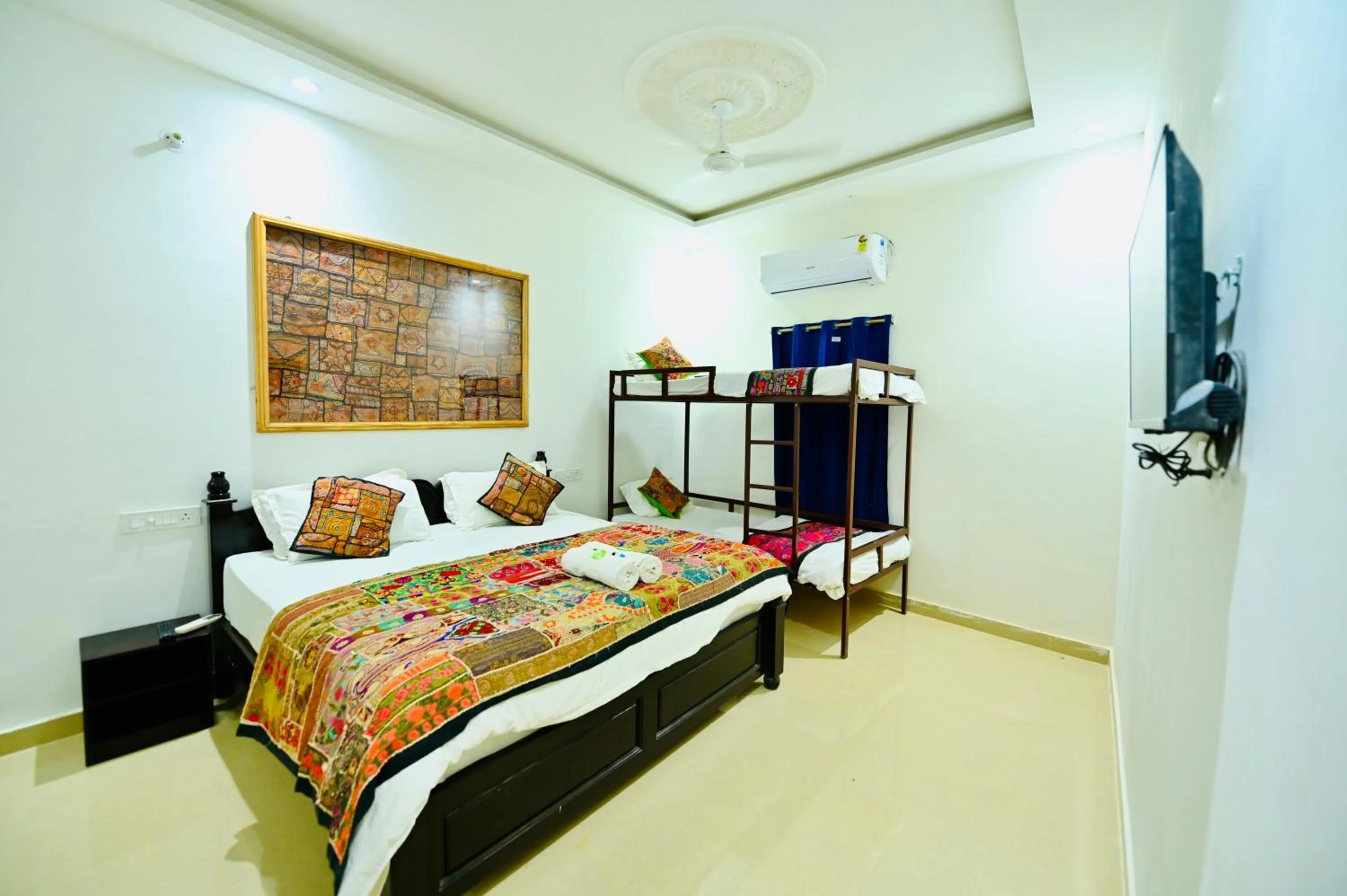TV and multimedia, Bed in kings villa Jaisalmer