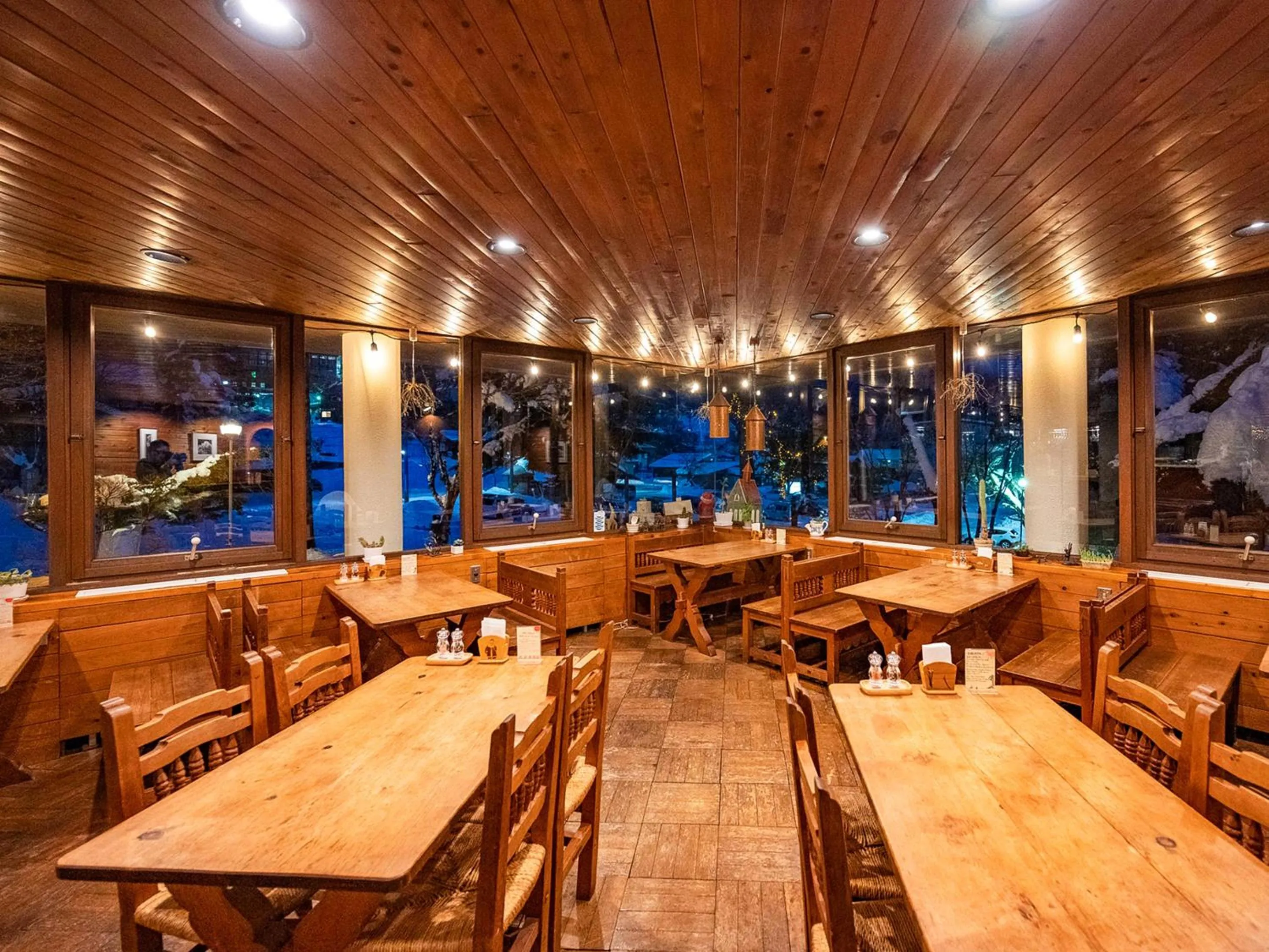 Restaurant/places to eat in Lodge Scole