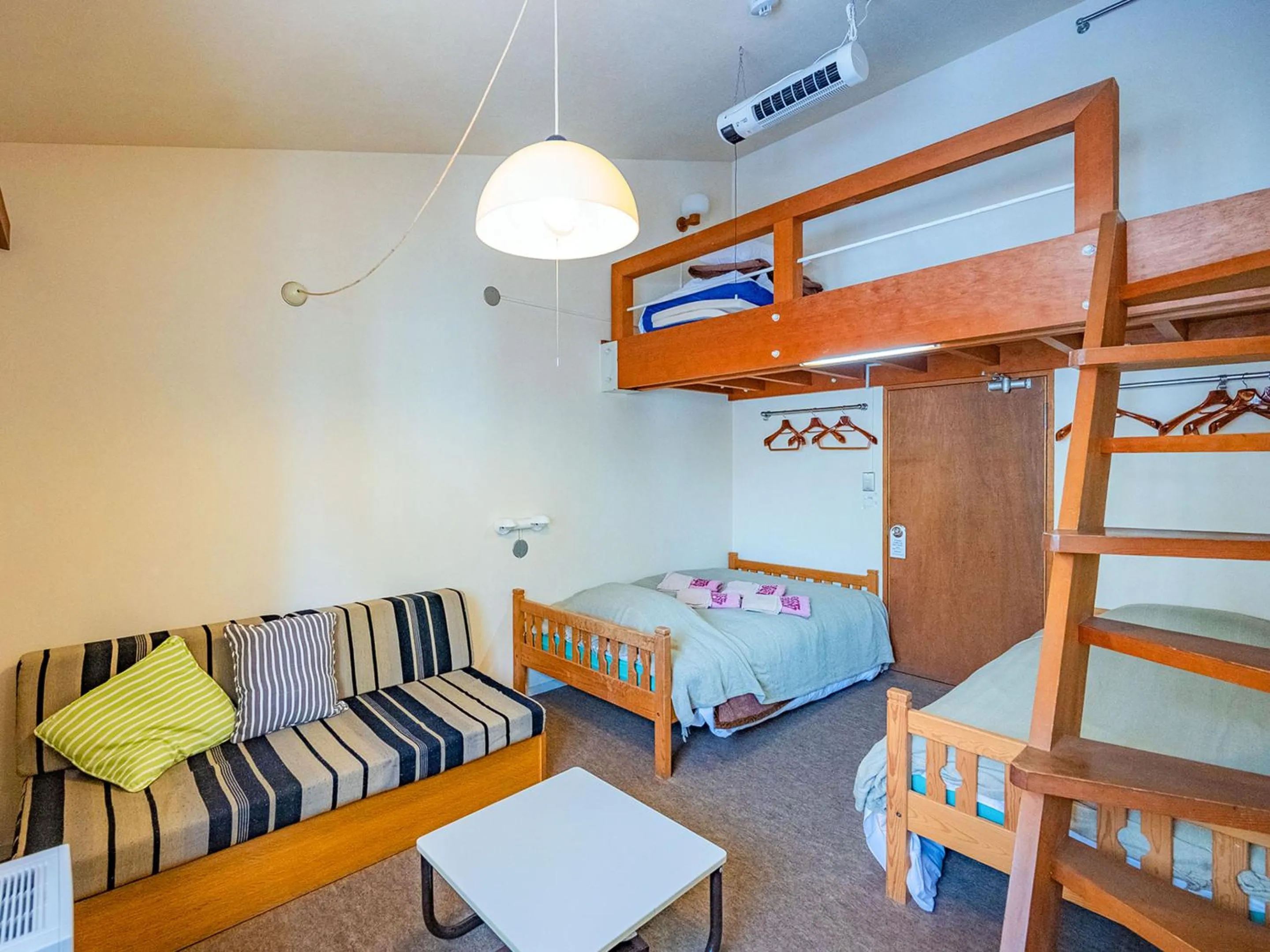 Photo of the whole room, Bed in Lodge Scole